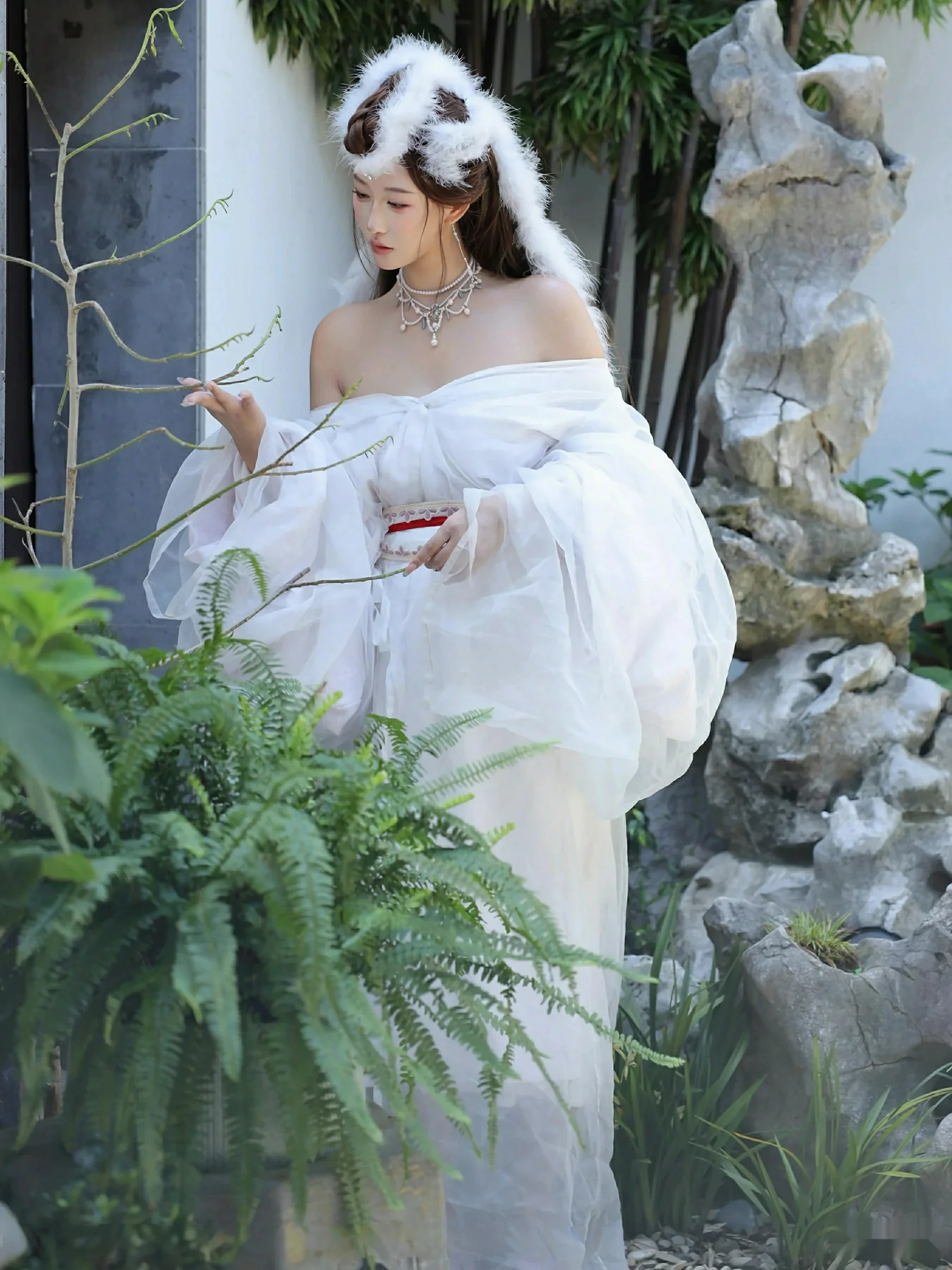金允希Yuki性感白色锦毛鼠装扮低胸秀丰腴身材完美绝美写真 第 52 张