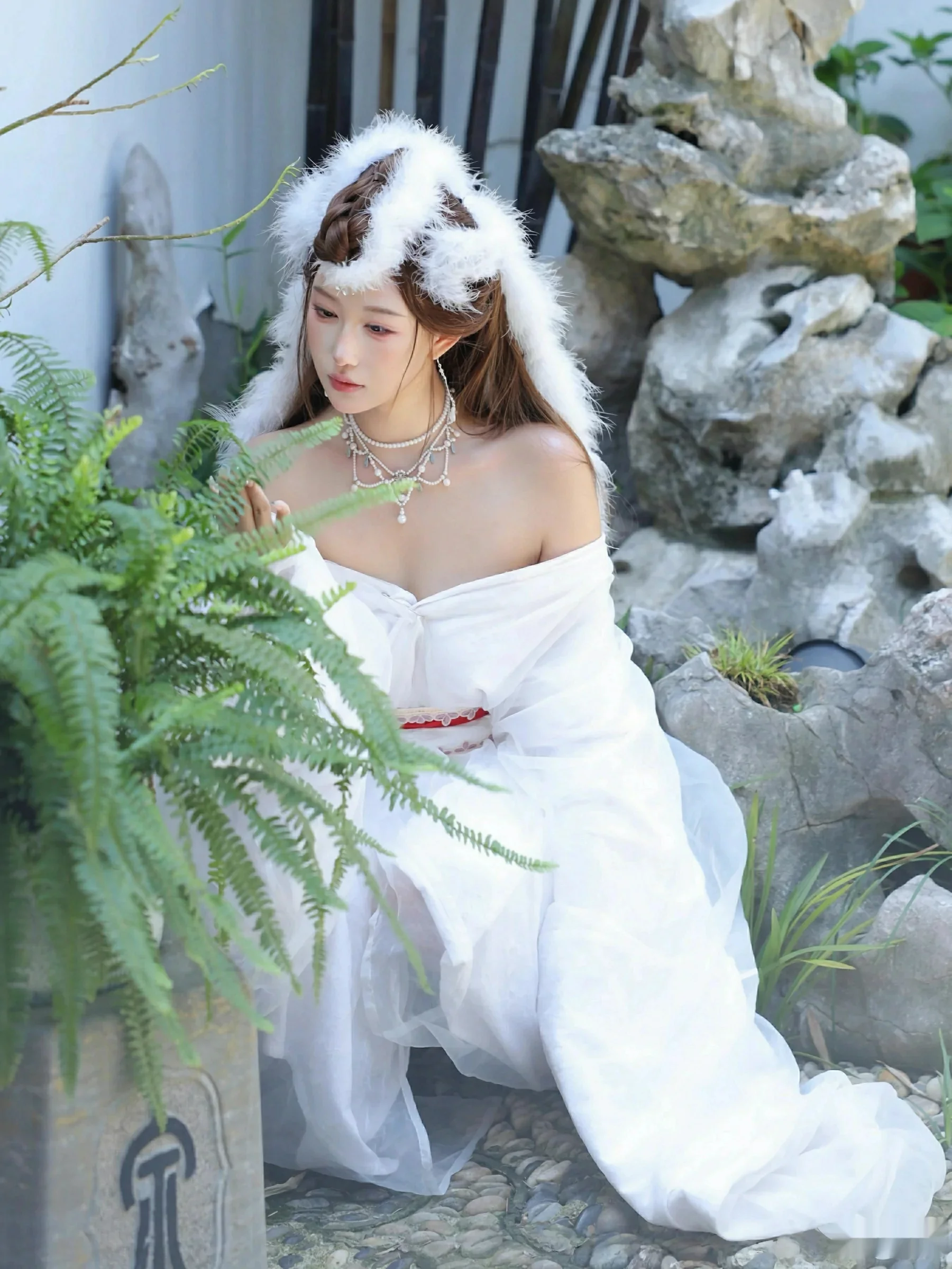 金允希Yuki性感白色锦毛鼠装扮低胸秀丰腴身材完美绝美写真 第 53 张