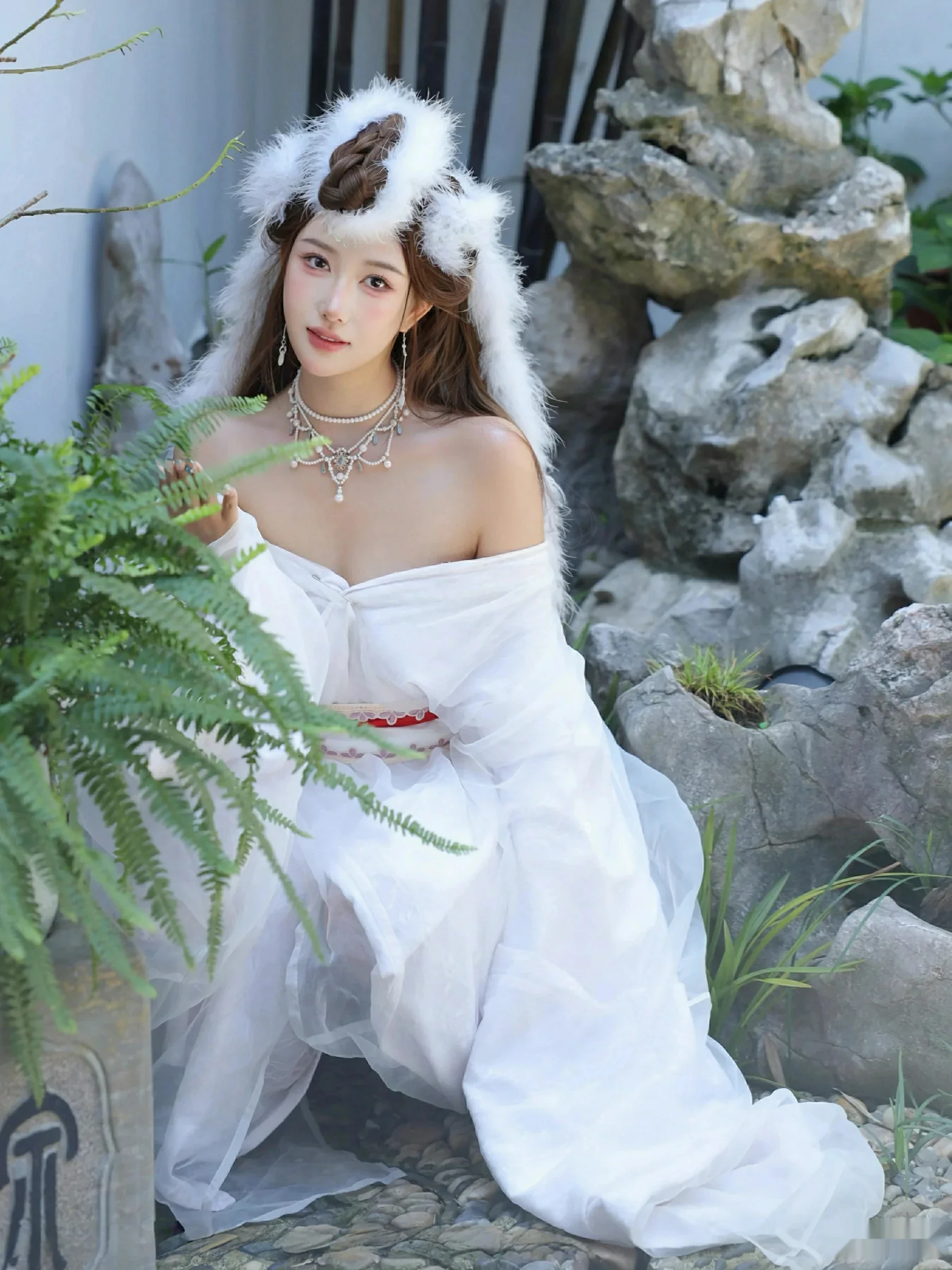 金允希Yuki性感白色锦毛鼠装扮低胸秀丰腴身材完美绝美写真 第 61 张