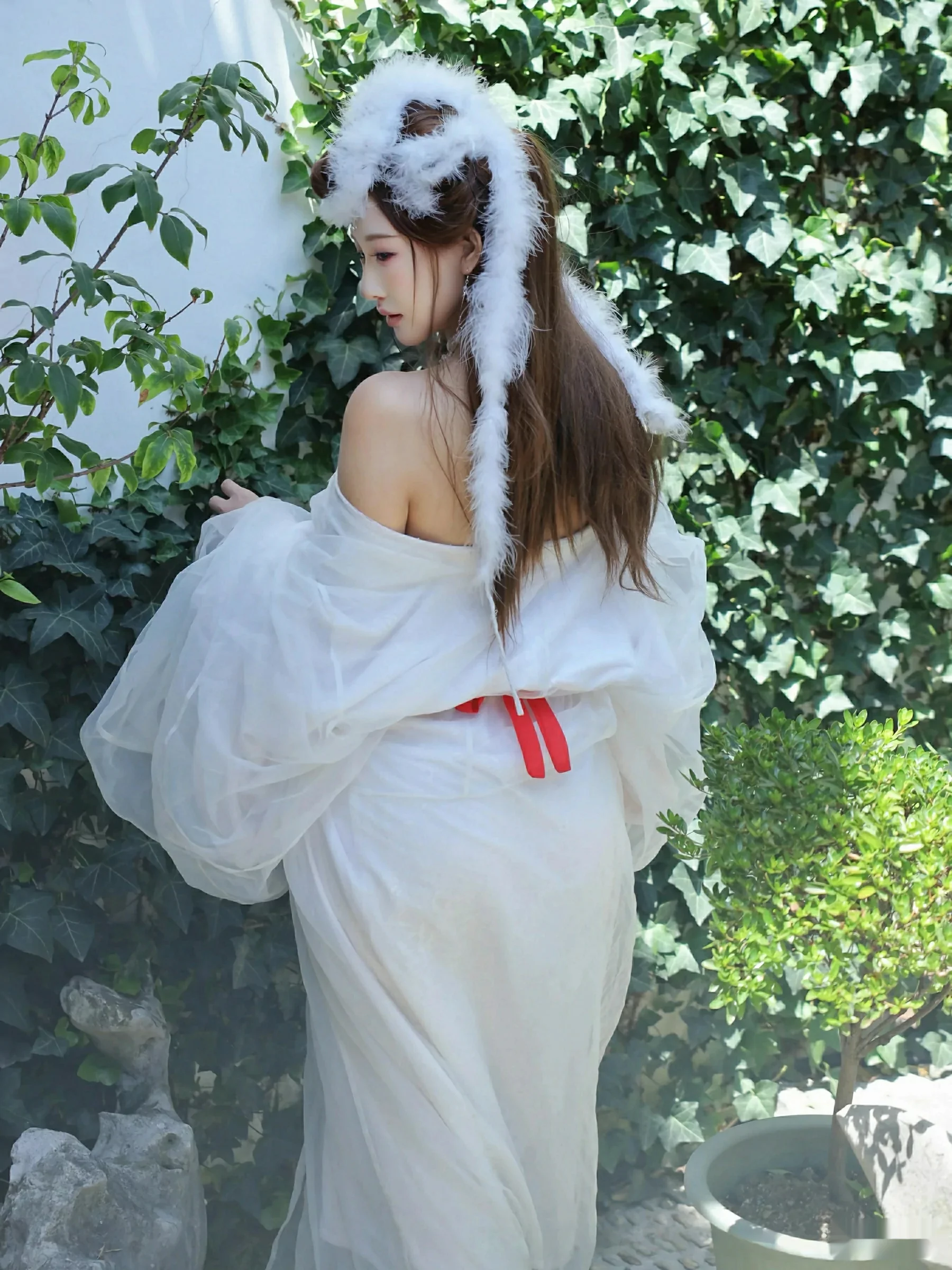 金允希Yuki性感白色锦毛鼠装扮低胸秀丰腴身材完美绝美写真 第 67 张
