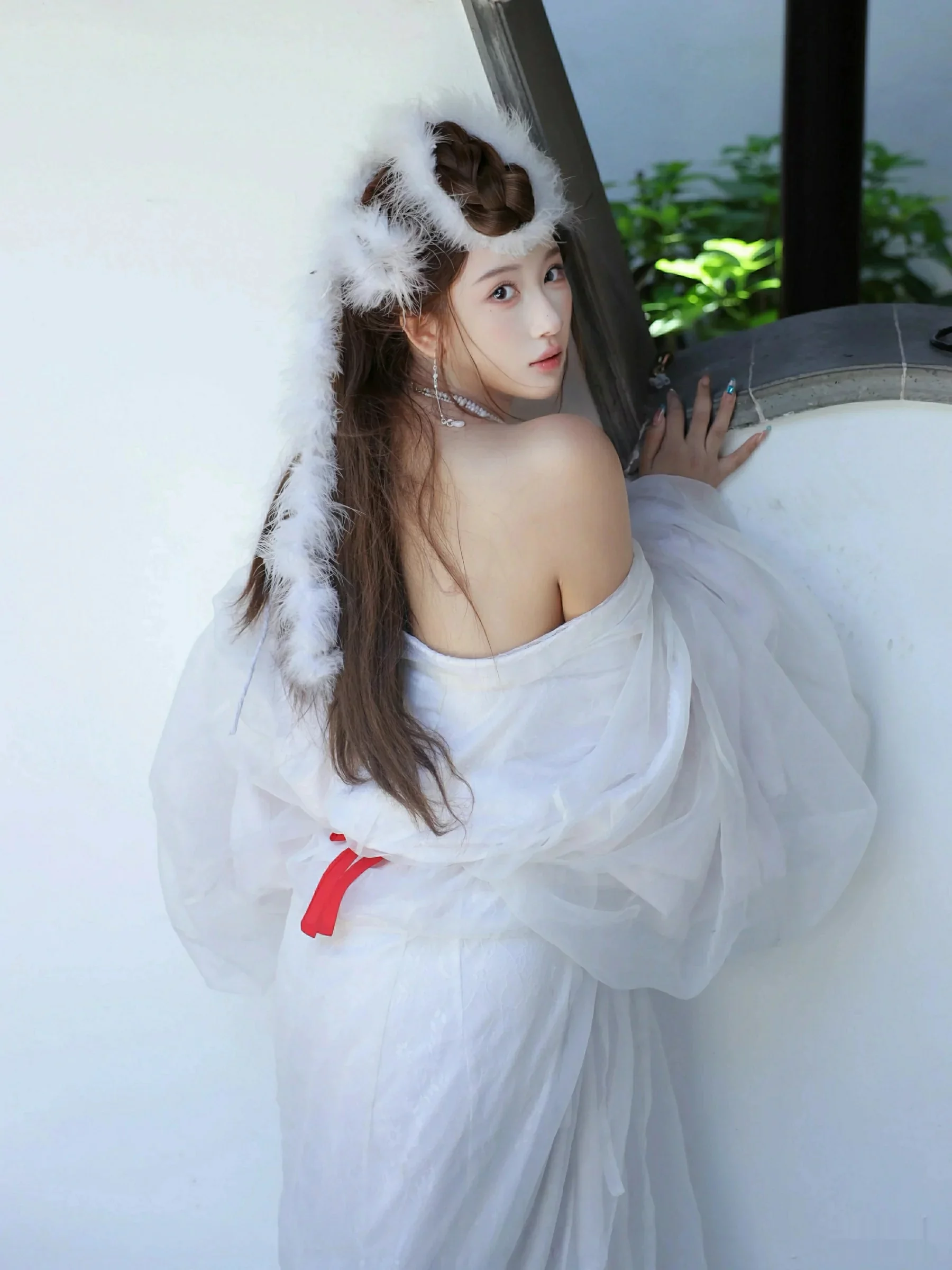 金允希Yuki性感白色锦毛鼠装扮低胸秀丰腴身材完美绝美写真 第 70 张