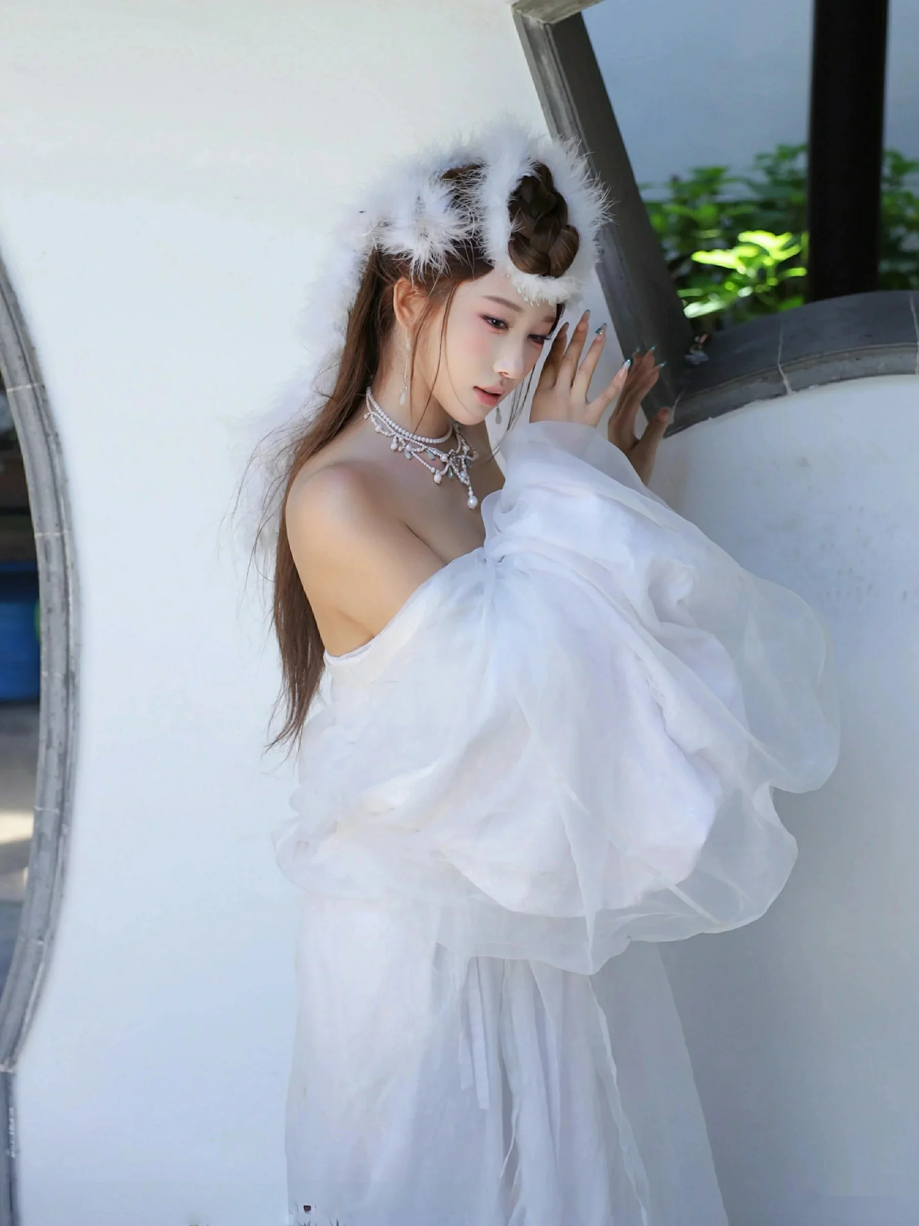 金允希Yuki性感白色锦毛鼠装扮低胸秀丰腴身材完美绝美写真 第 74 张
