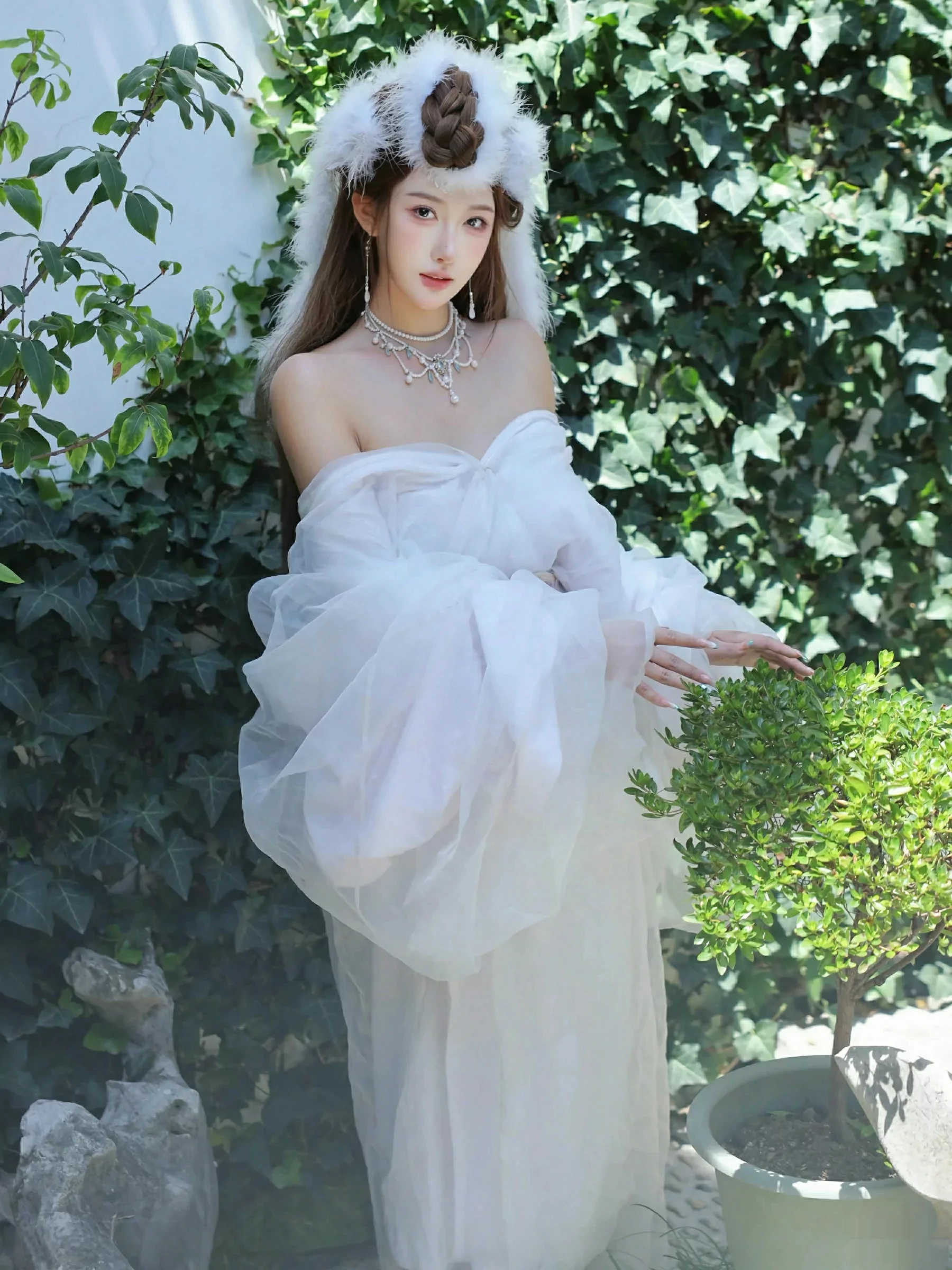 金允希Yuki性感白色锦毛鼠装扮低胸秀丰腴身材完美绝美写真 第 76 张