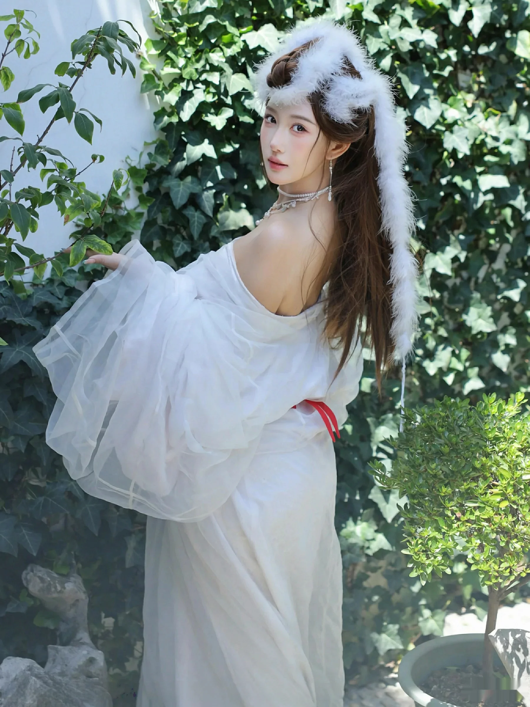 金允希Yuki性感白色锦毛鼠装扮低胸秀丰腴身材完美绝美写真 第 80 张
