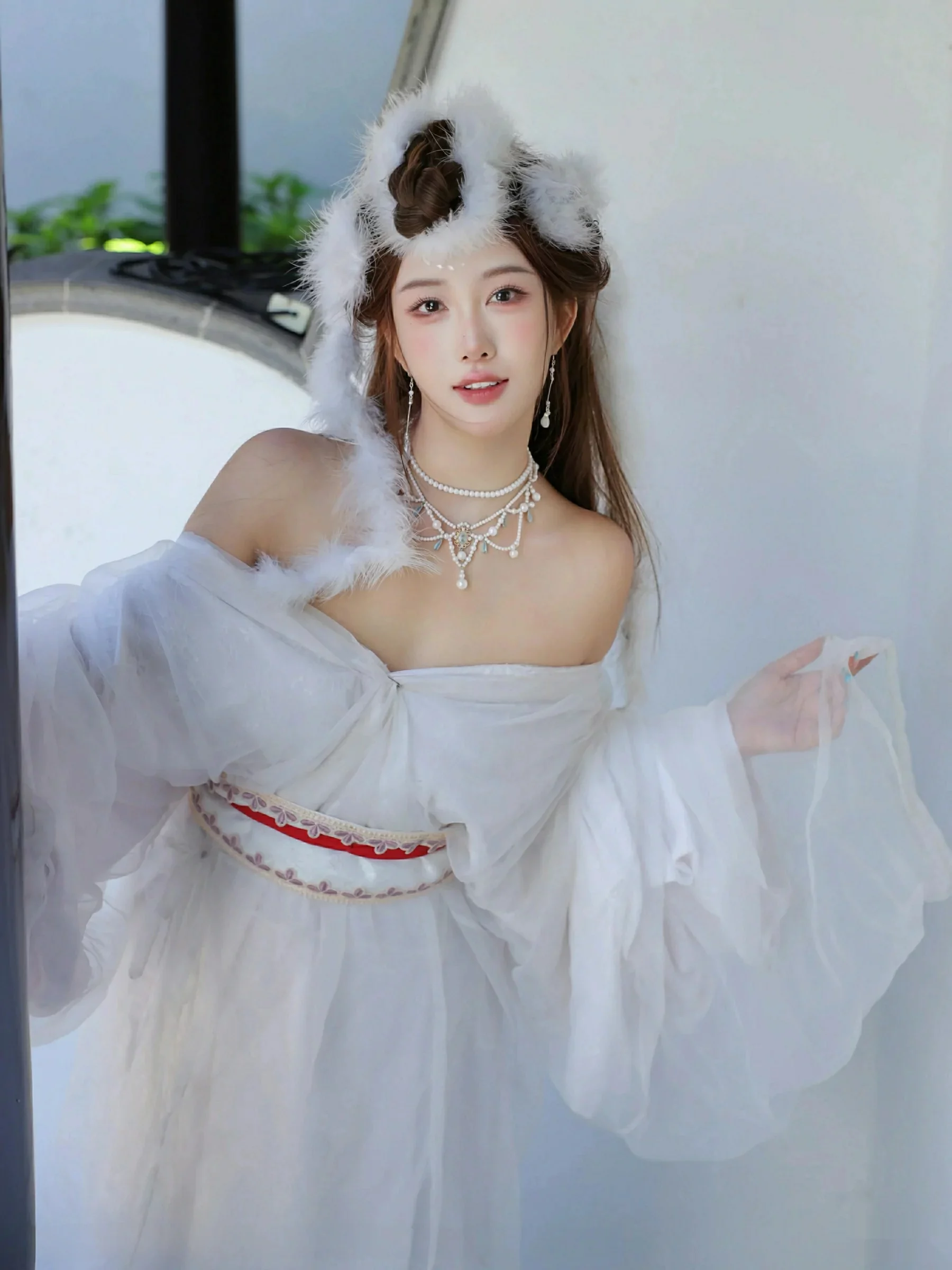 金允希Yuki性感白色锦毛鼠装扮低胸秀丰腴身材完美绝美写真 第 84 张