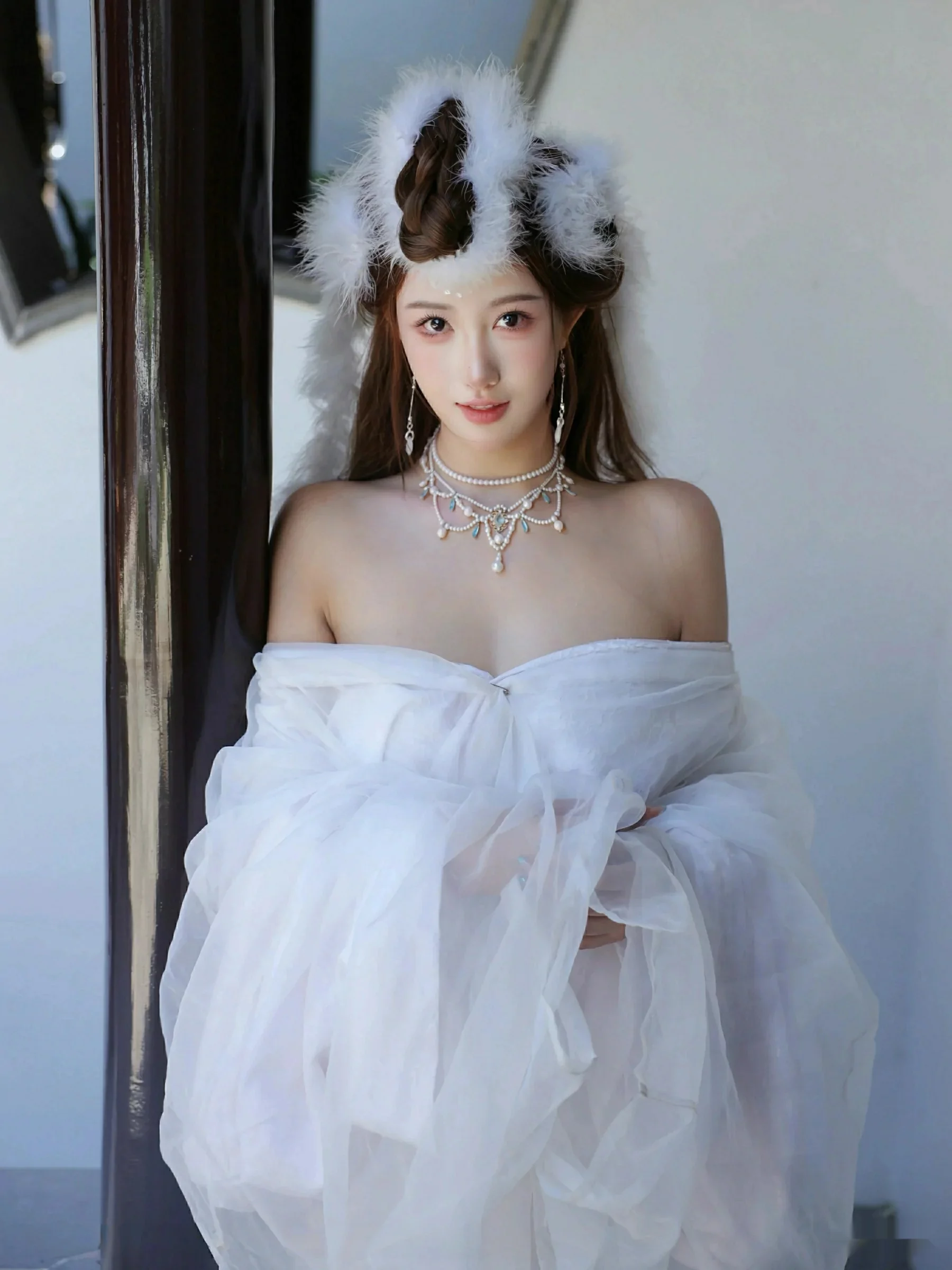 金允希Yuki性感白色锦毛鼠装扮低胸秀丰腴身材完美绝美写真 第 87 张