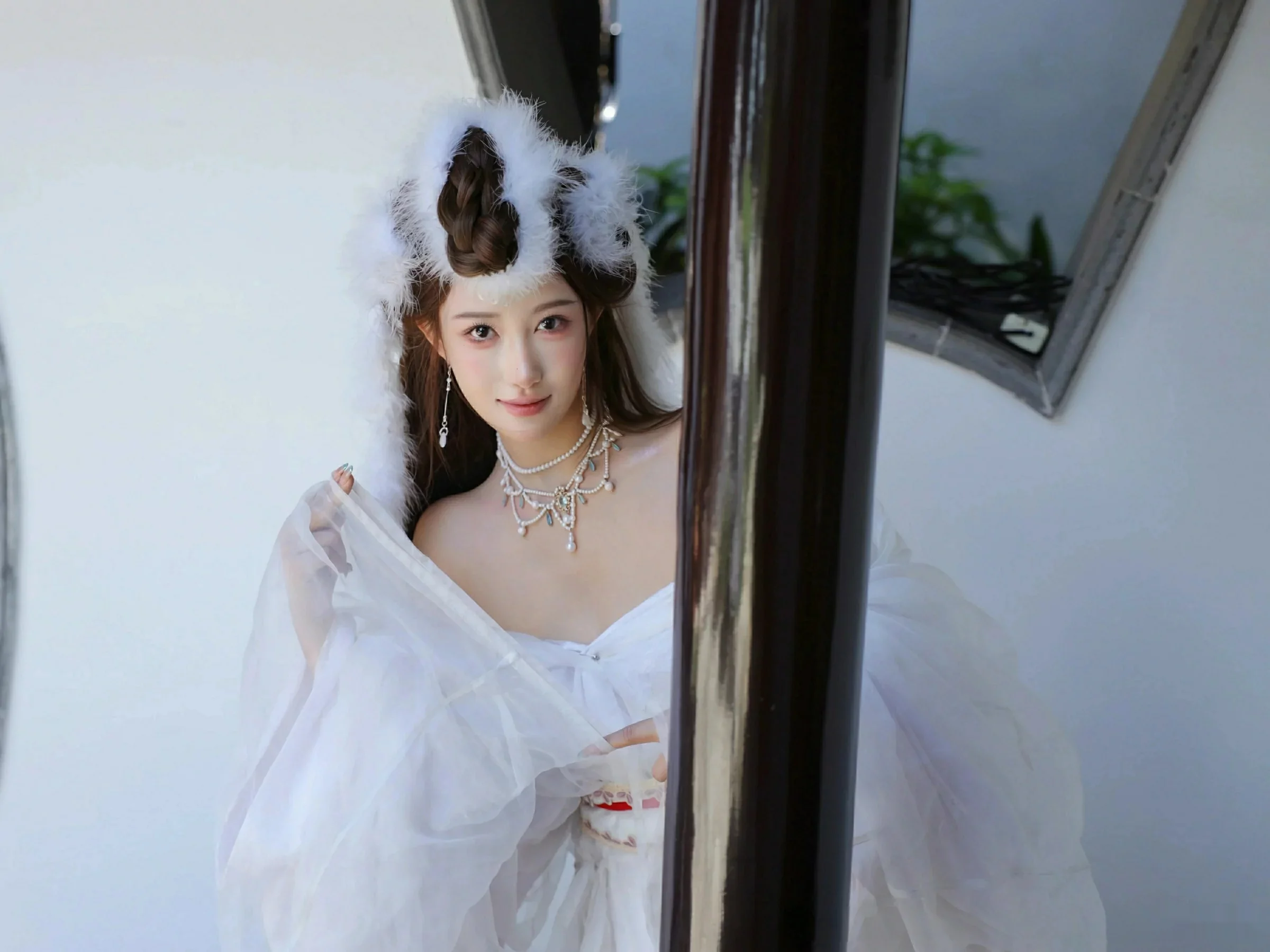 金允希Yuki性感白色锦毛鼠装扮低胸秀丰腴身材完美绝美写真 第 90 张