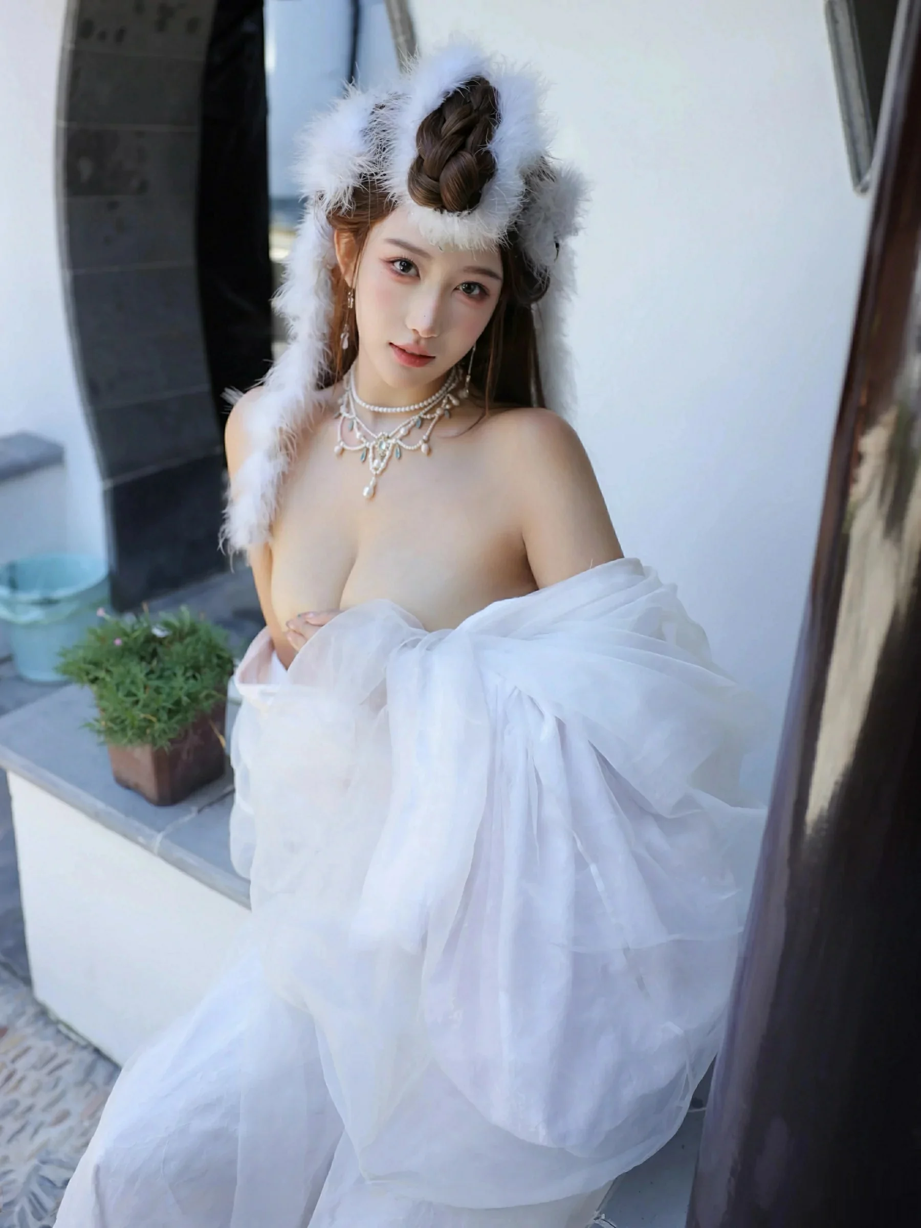 金允希Yuki性感白色锦毛鼠装扮低胸秀丰腴身材完美绝美写真 第 93 张