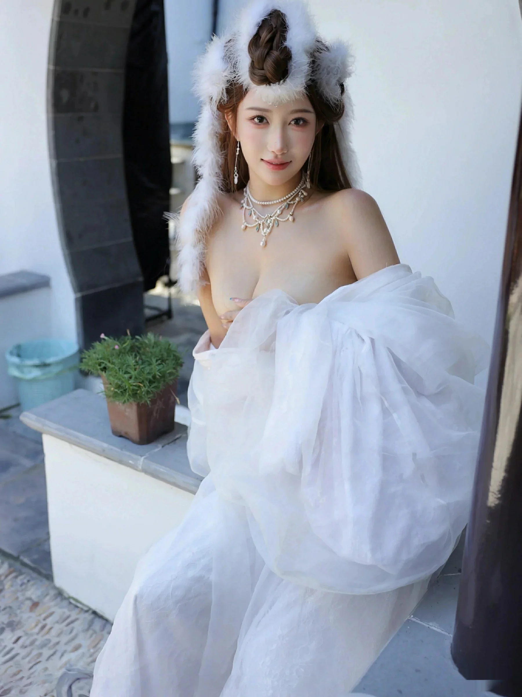 金允希Yuki性感白色锦毛鼠装扮低胸秀丰腴身材完美绝美写真 第 95 张