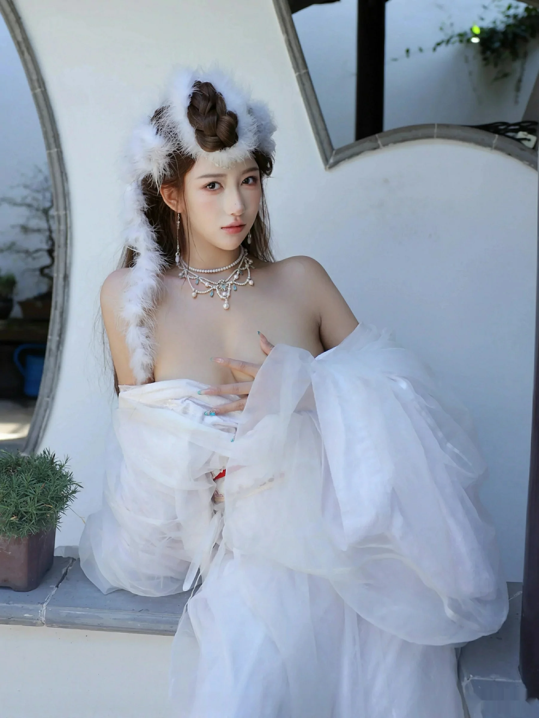 金允希Yuki性感白色锦毛鼠装扮低胸秀丰腴身材完美绝美写真 第 97 张