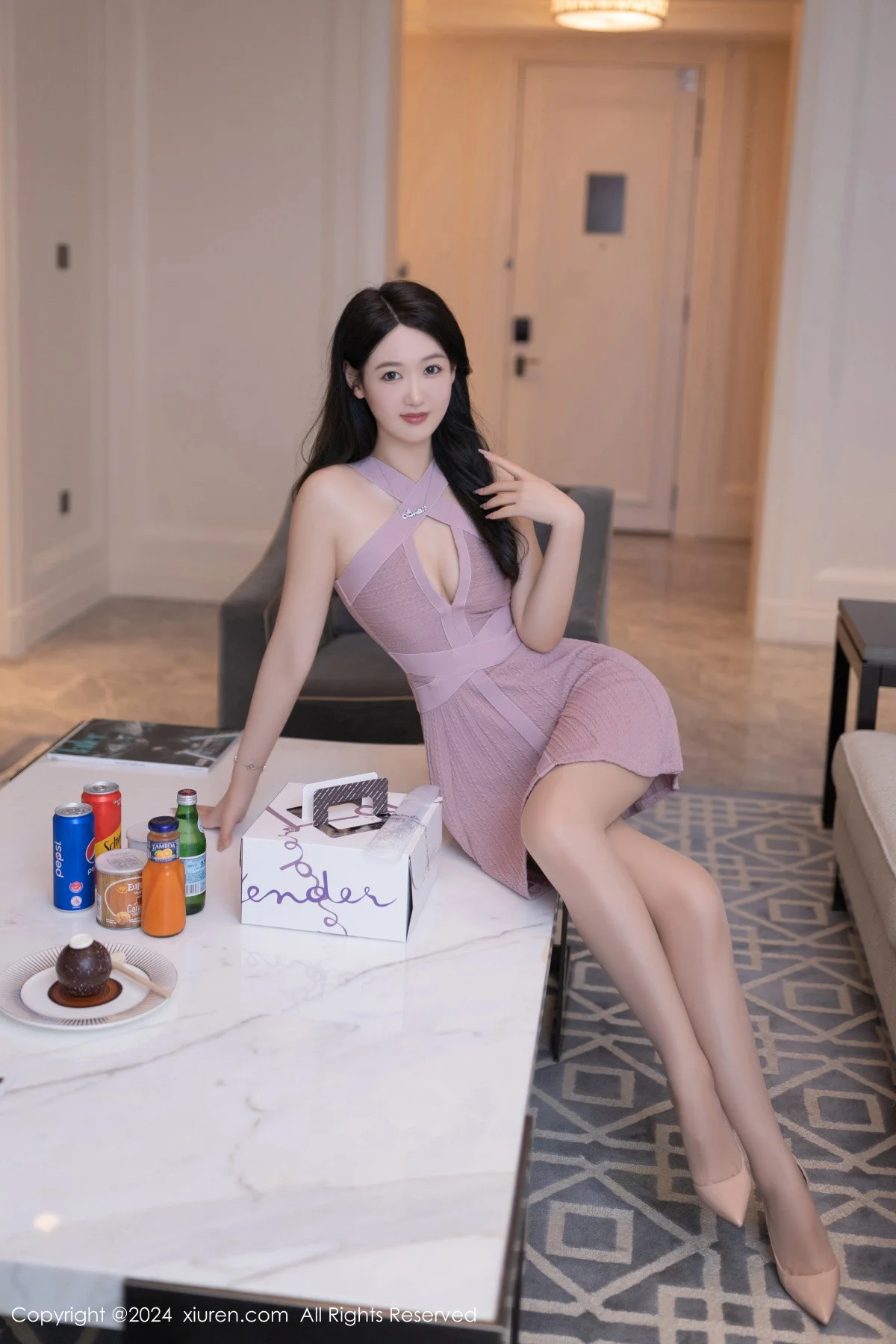 唐安琪性感浅紫色连衣短裙配开档肉丝秀曼妙身姿绝美写真 第 4 张