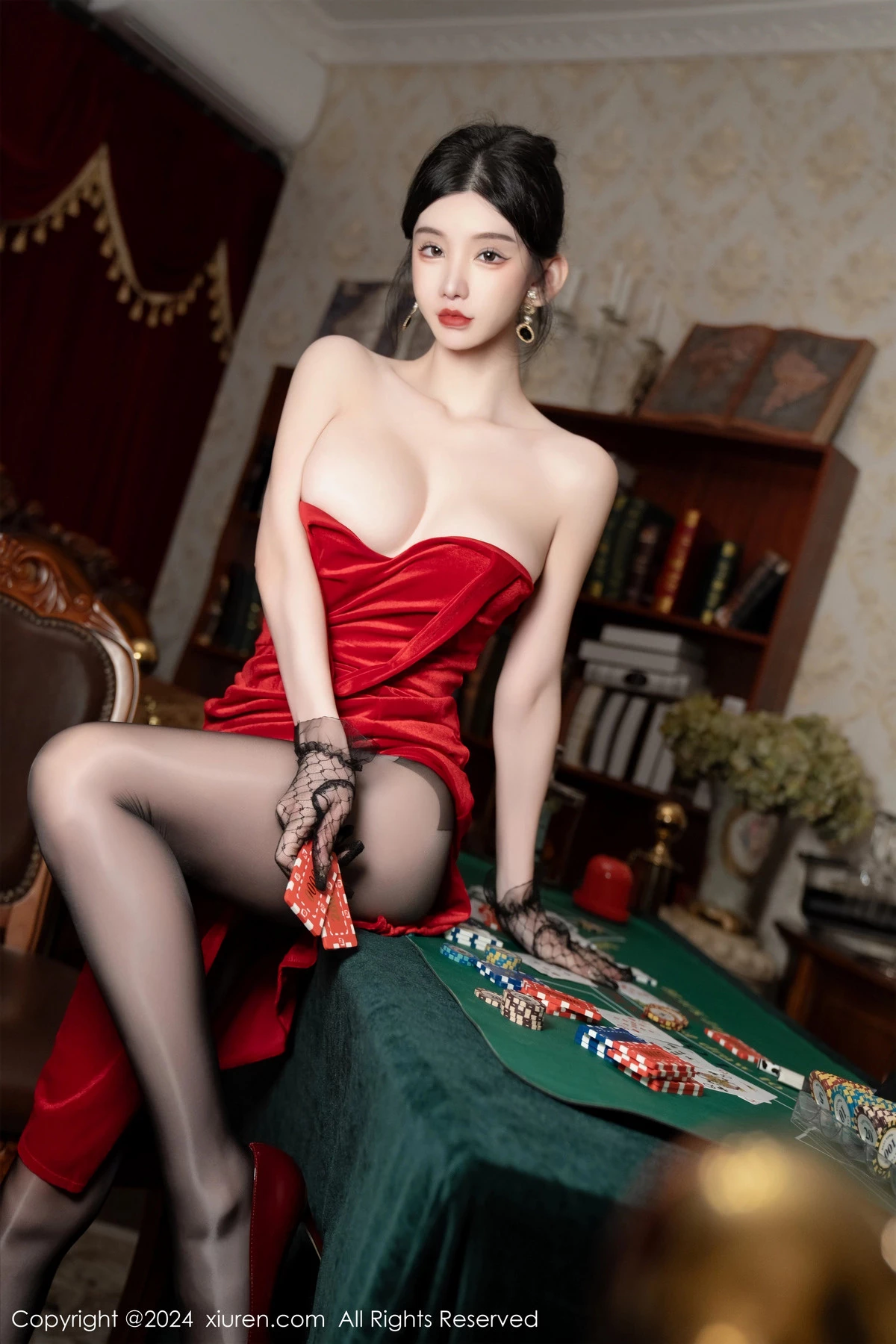 周于希Sally荷官角色扮演红色露肩服饰配无内黑丝绝美写真 第 6 张