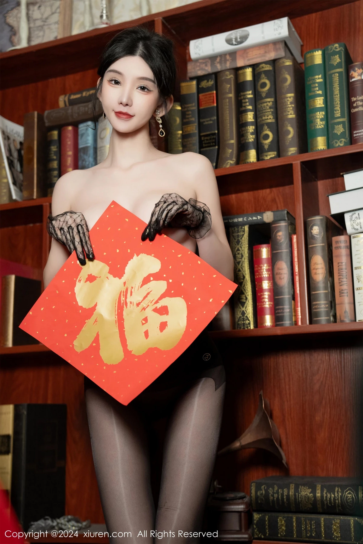 周于希Sally荷官角色扮演红色露肩服饰配无内黑丝绝美写真 第 90 张