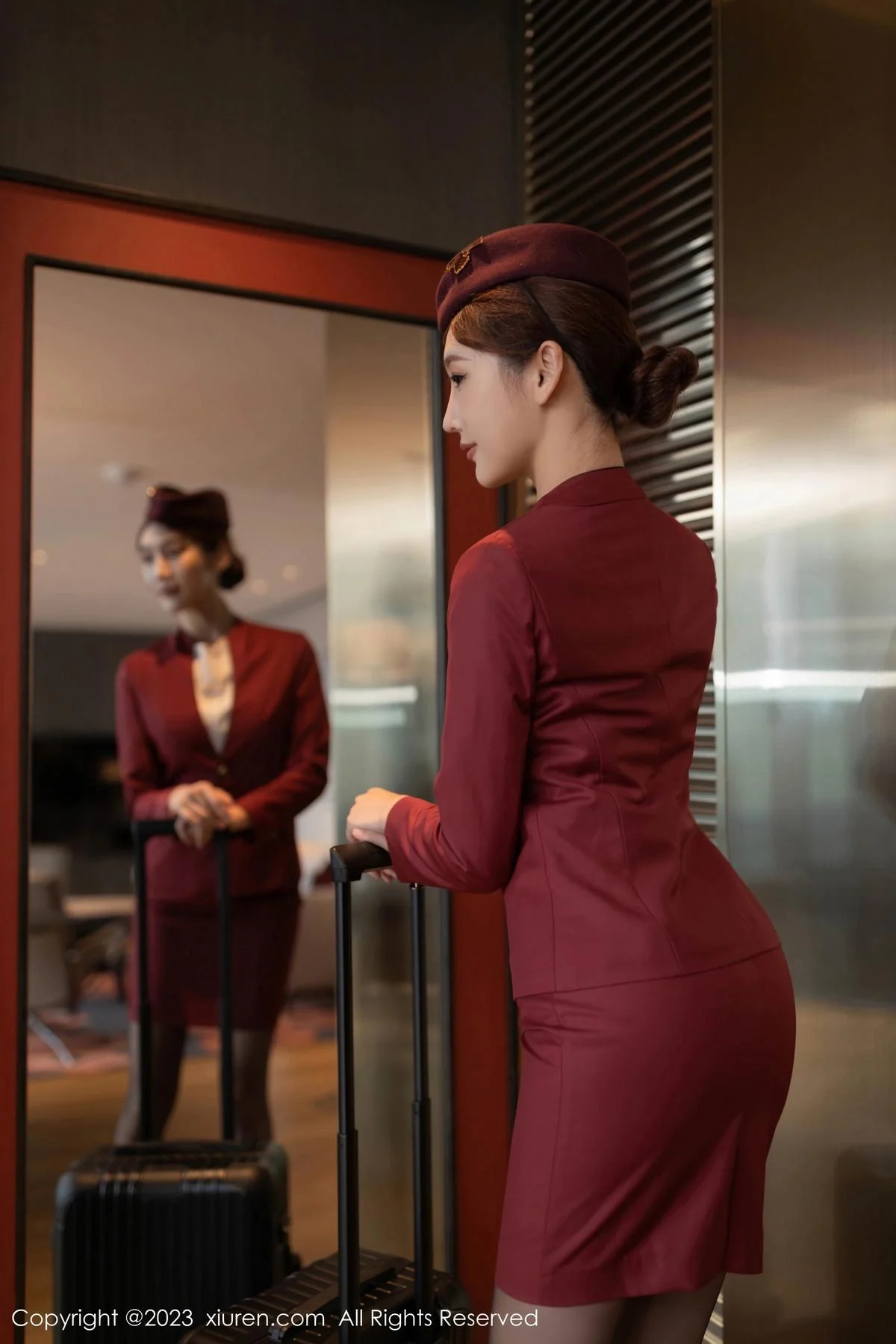 陆萱萱脱空姐制服露性感黑色蕾丝内衣配超薄黑丝绝美写真 第 4 张