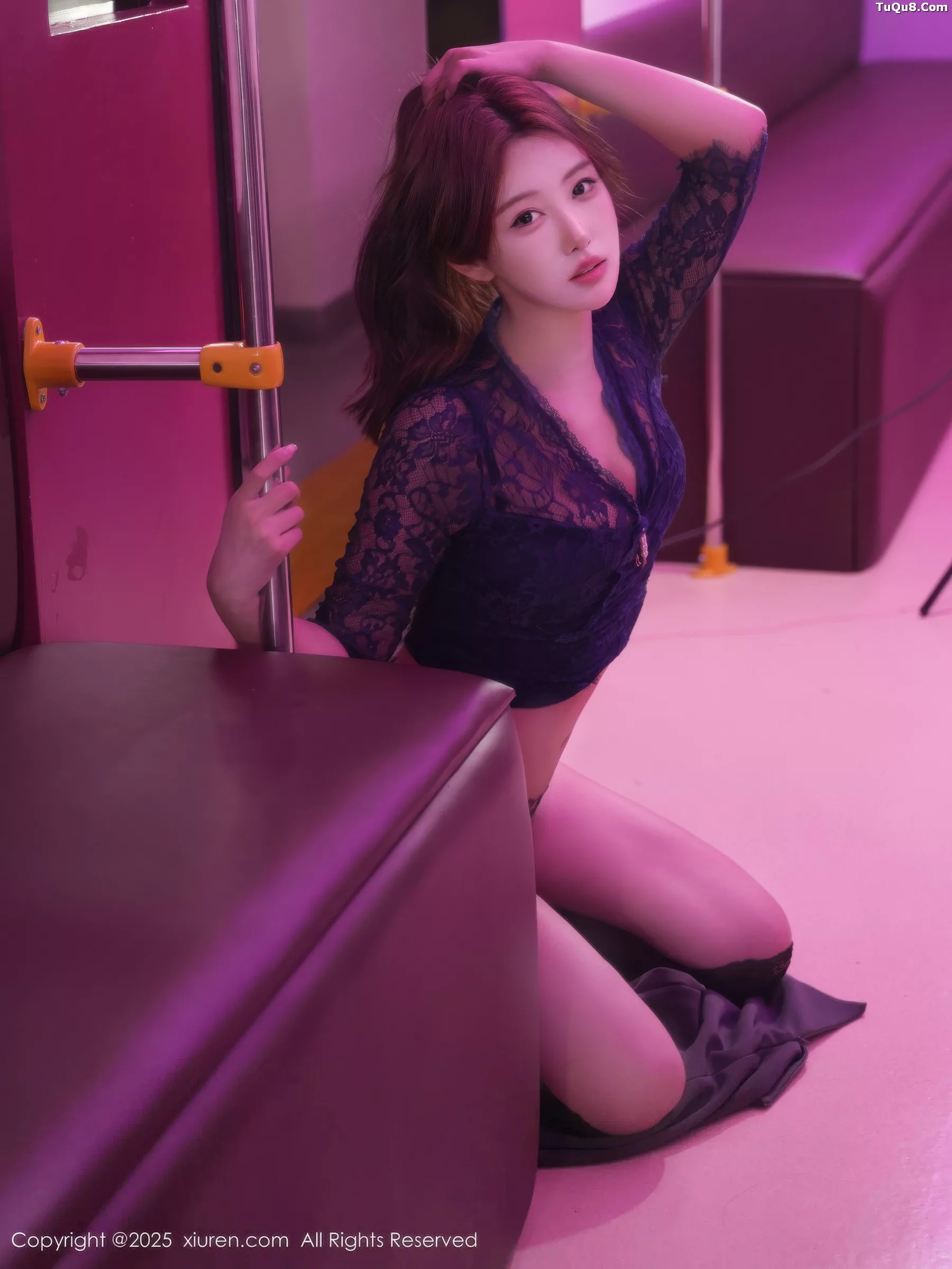 金允希Yuki性感蓝色蕾丝上衣露黑色内衣秀丰腴身材绝美写真 第 73 张