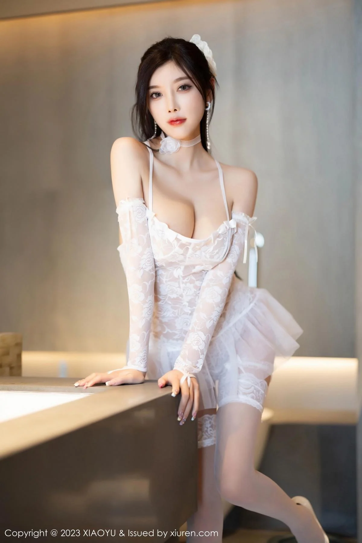 杨晨晨Yome性感白色连衣长裙配白丝袜秀丰腴身材绝美写真 第 122 张