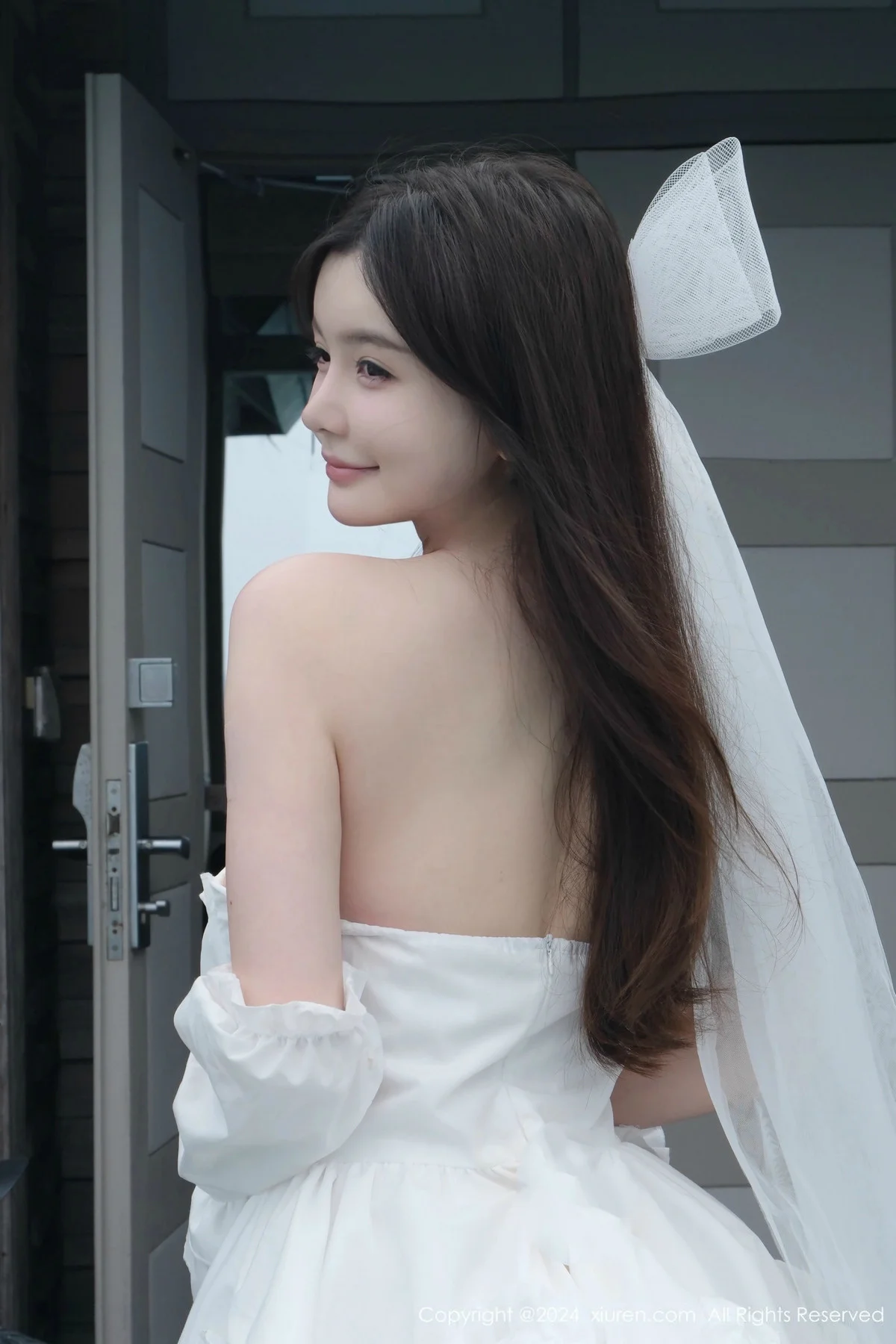 糯美子MINIbabe性感白色婚纱配情趣内衣秀惹火身材绝美写真 第 40 张