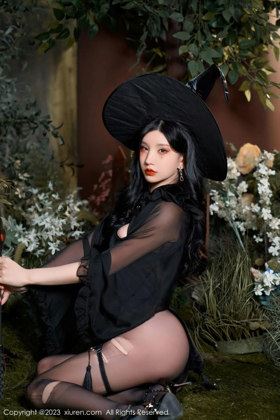 周于希Sally女巫的救赎主题半脱露豪乳遮点惹火绝美写真 第 47 张