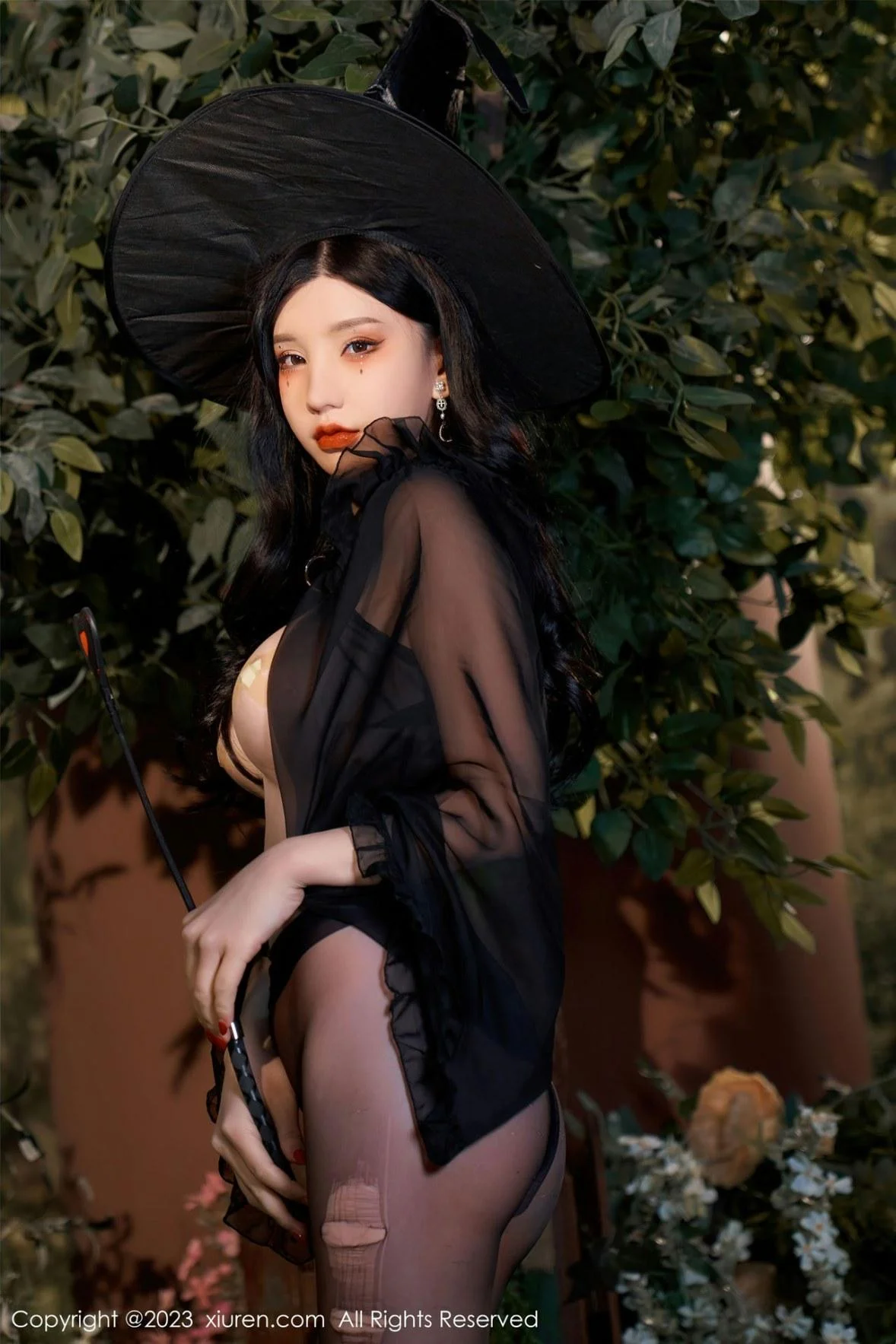 周于希Sally女巫的救赎主题半脱露豪乳遮点惹火绝美写真 第 54 张