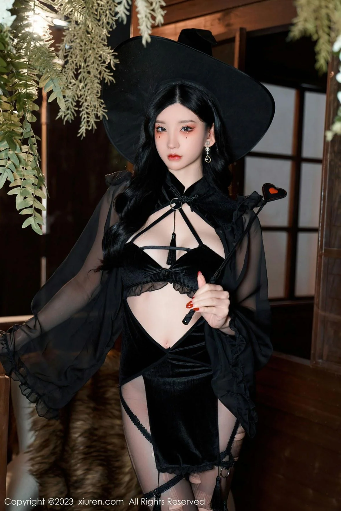 周于希Sally女巫的救赎主题半脱露豪乳遮点惹火绝美写真 第 8 张