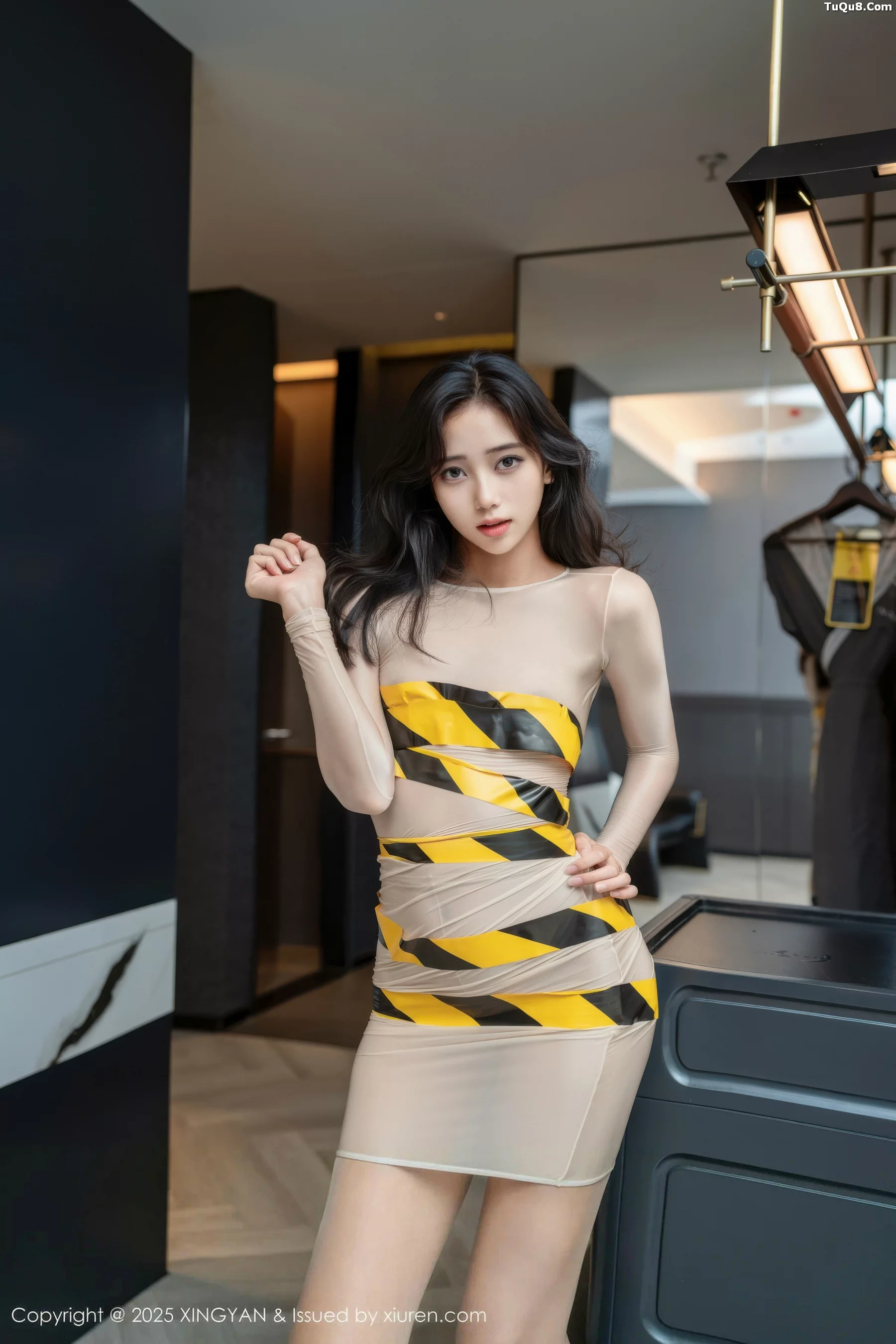 时安安性感肉色连衣短裙配超薄肉丝秀柔美身姿绝美写真 第 1 张