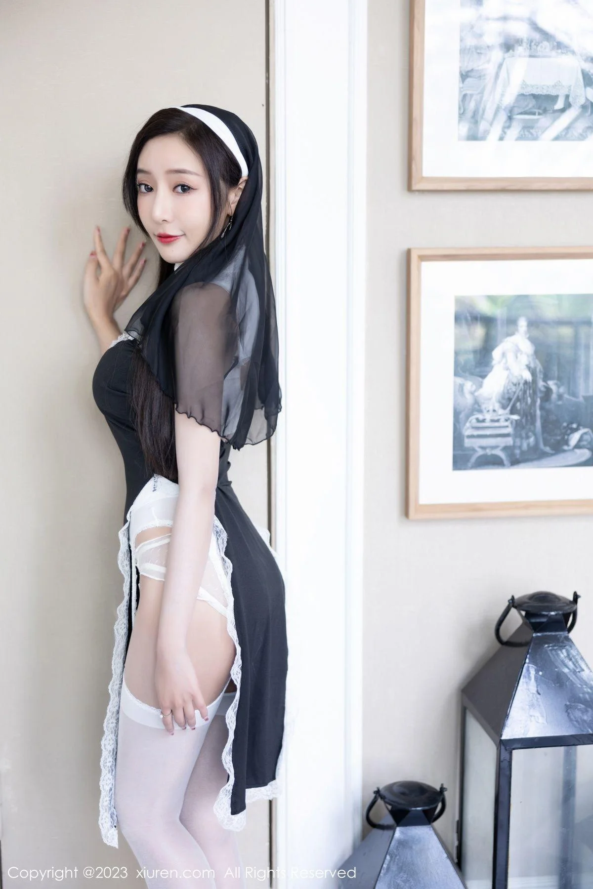 王馨瑶yanni私房半脱露白色蕾丝内衣配白丝吊袜惹火绝美写真 第 6 张