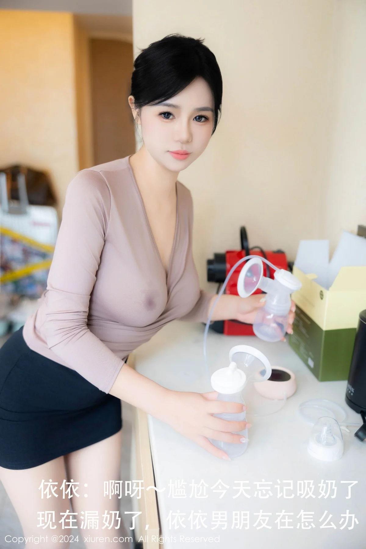 金小依性感浅粉上衣配黑短裙露超薄肉丝秀惹火身材绝美写真 第 31 张