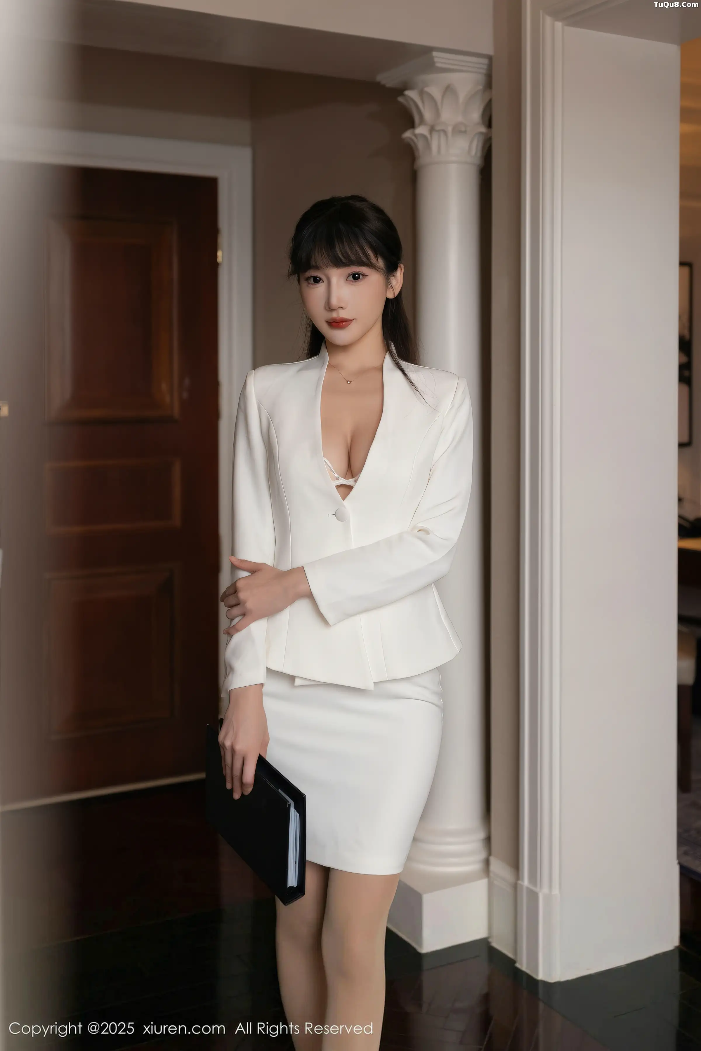 陆萱萱性感白色套装露白色内衣配超薄肉丝秀曼妙身材绝美写真 第 4 张