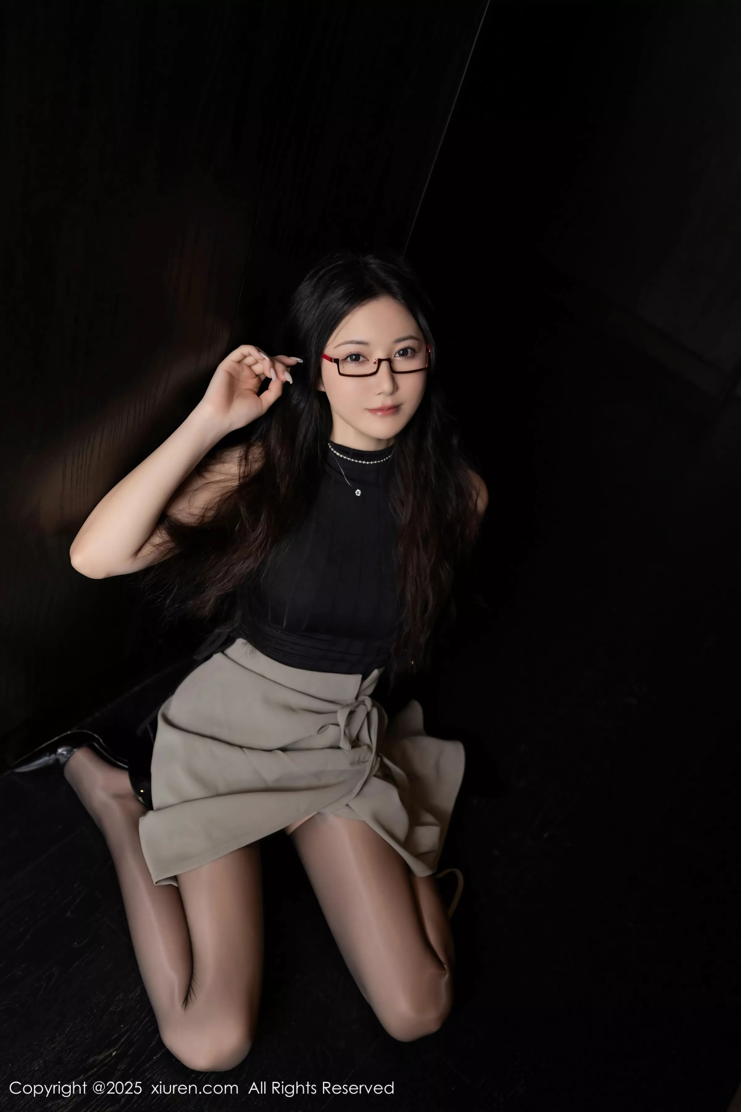 鱼子酱Fish私房性感紫色内衣配黑丝吊袜秀完美身材绝美写真 第 11 张