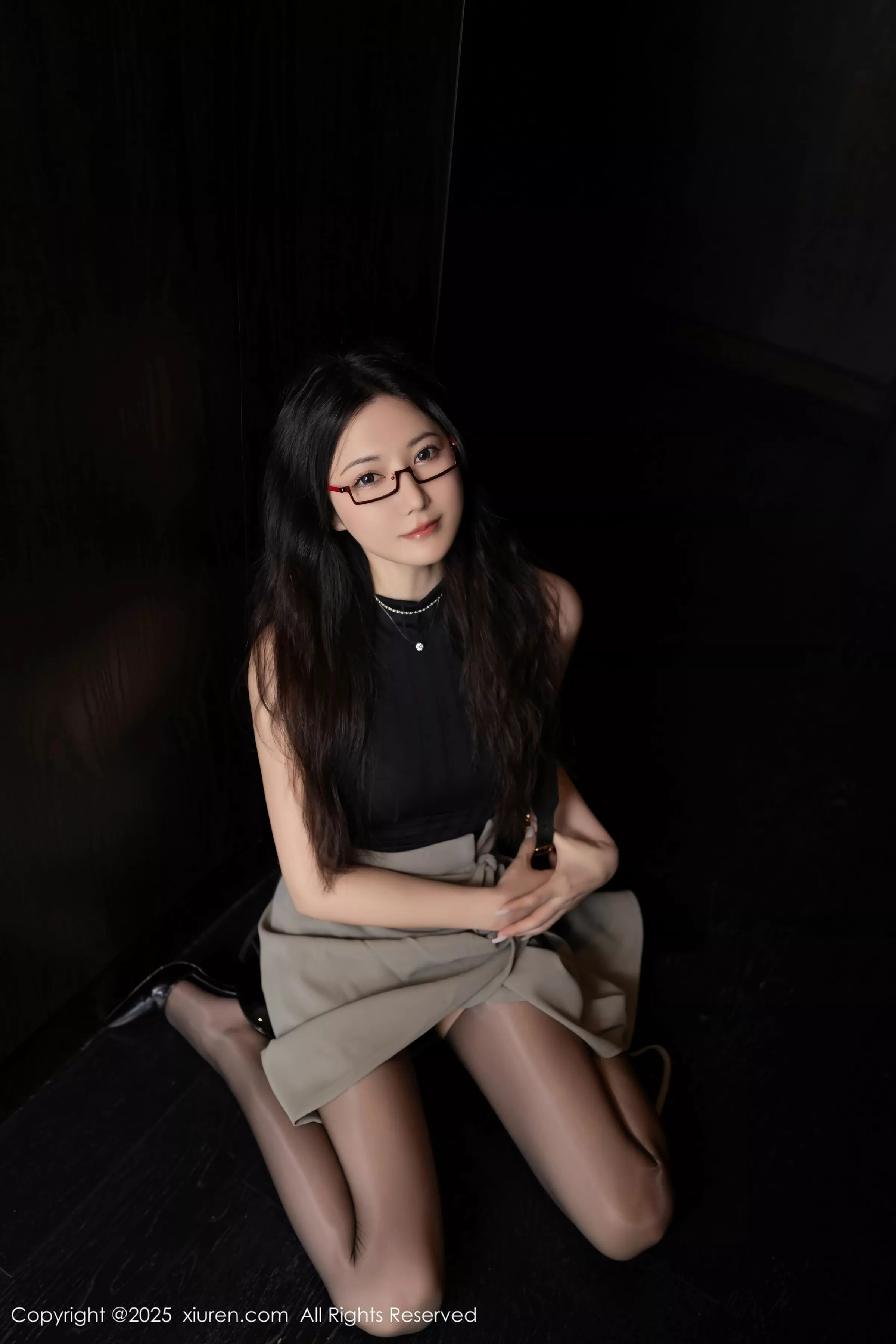 鱼子酱Fish私房性感紫色内衣配黑丝吊袜秀完美身材绝美写真 第 14 张
