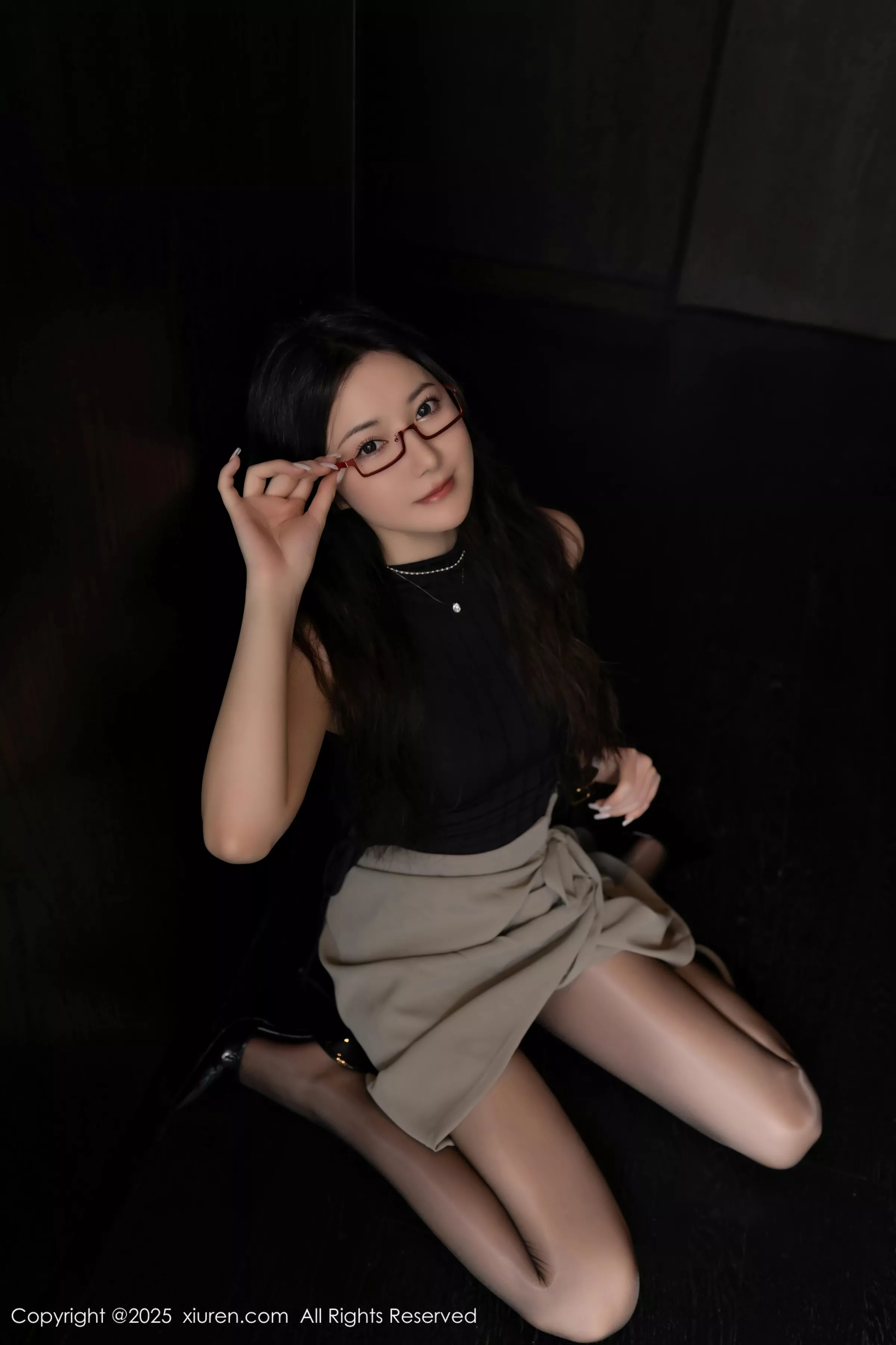 鱼子酱Fish私房性感紫色内衣配黑丝吊袜秀完美身材绝美写真 第 16 张