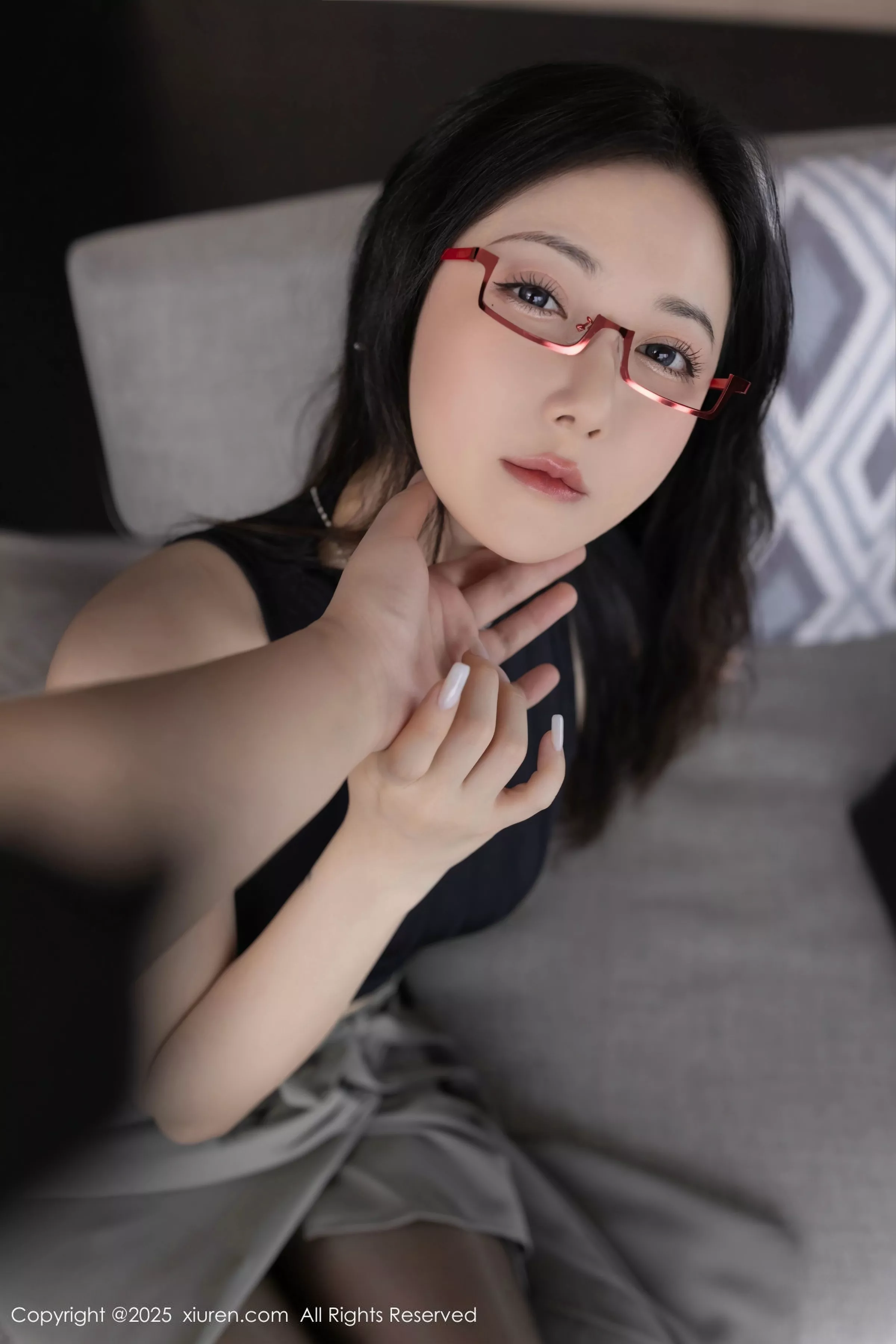 鱼子酱Fish私房性感紫色内衣配黑丝吊袜秀完美身材绝美写真 第 21 张