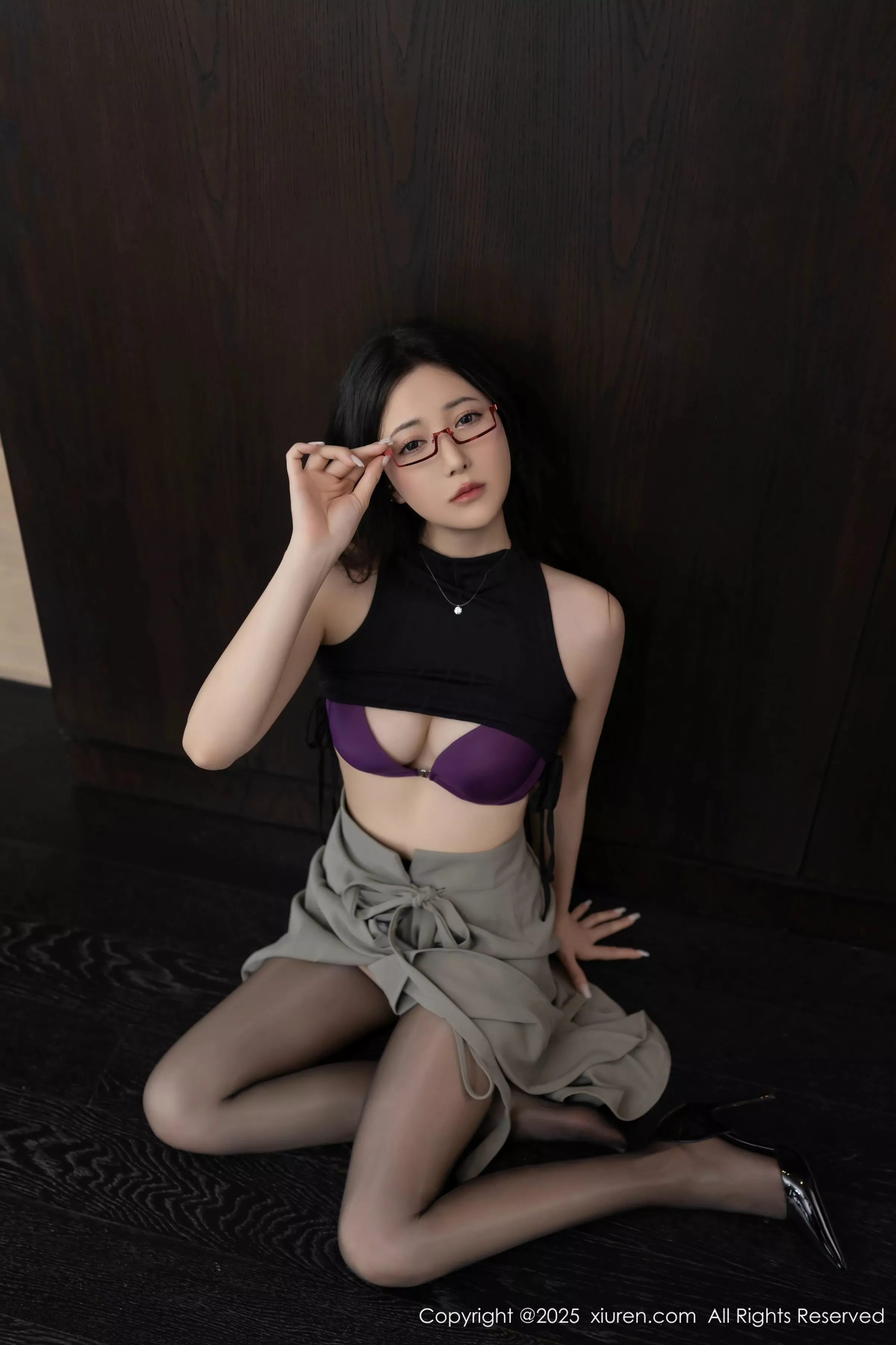 鱼子酱Fish私房性感紫色内衣配黑丝吊袜秀完美身材绝美写真 第 72 张