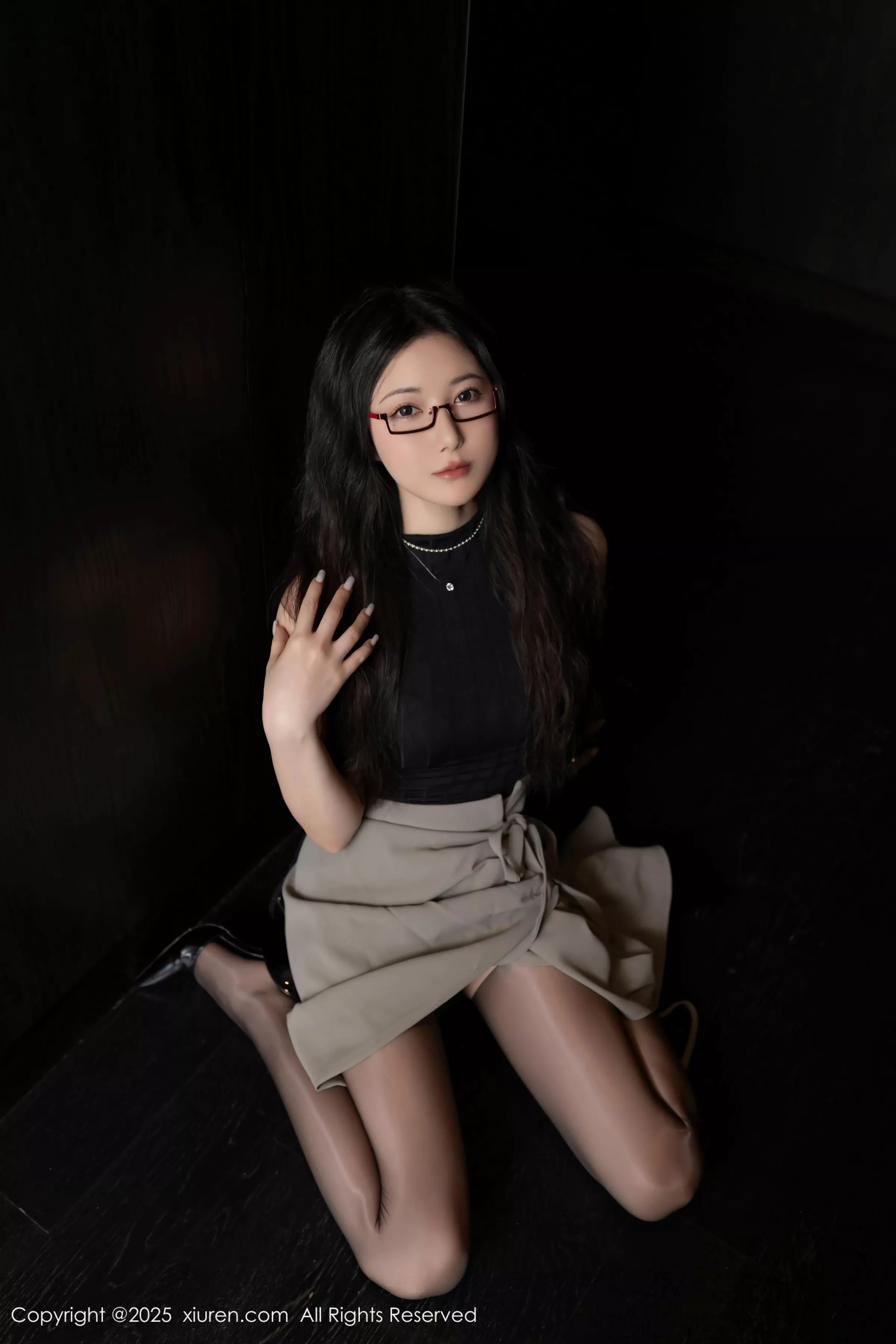 鱼子酱Fish私房性感紫色内衣配黑丝吊袜秀完美身材绝美写真 第 9 张