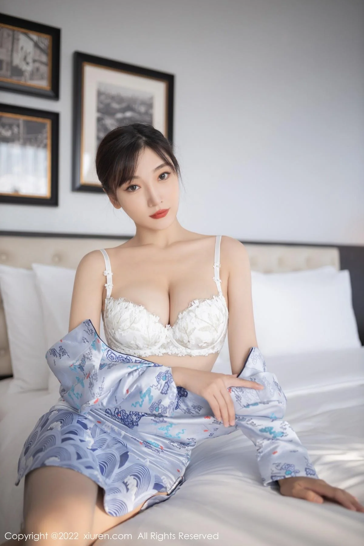 陆萱萱性感青花瓷图案旗袍配超薄肉丝秀完美身材绝美写真 第 11 张