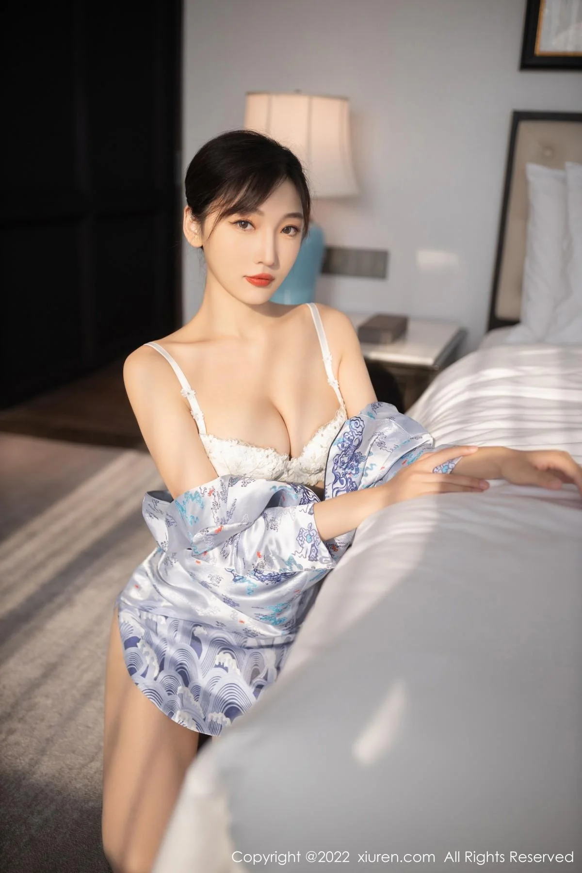 陆萱萱性感青花瓷图案旗袍配超薄肉丝秀完美身材绝美写真 第 22 张