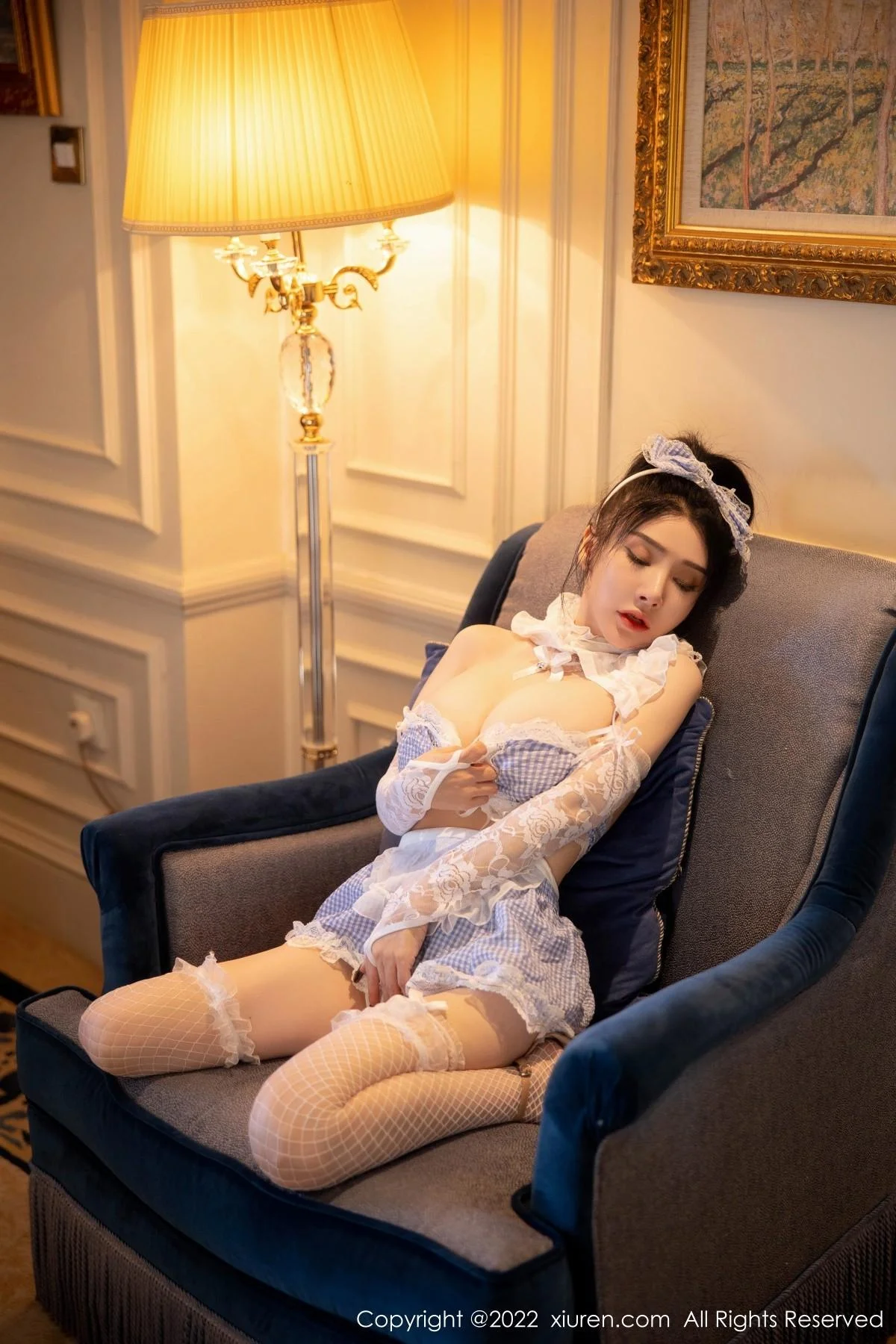 潘娇娇性感淡蓝女仆服配白色网袜秀巨乳肥臀极致绝美写真 第 35 张