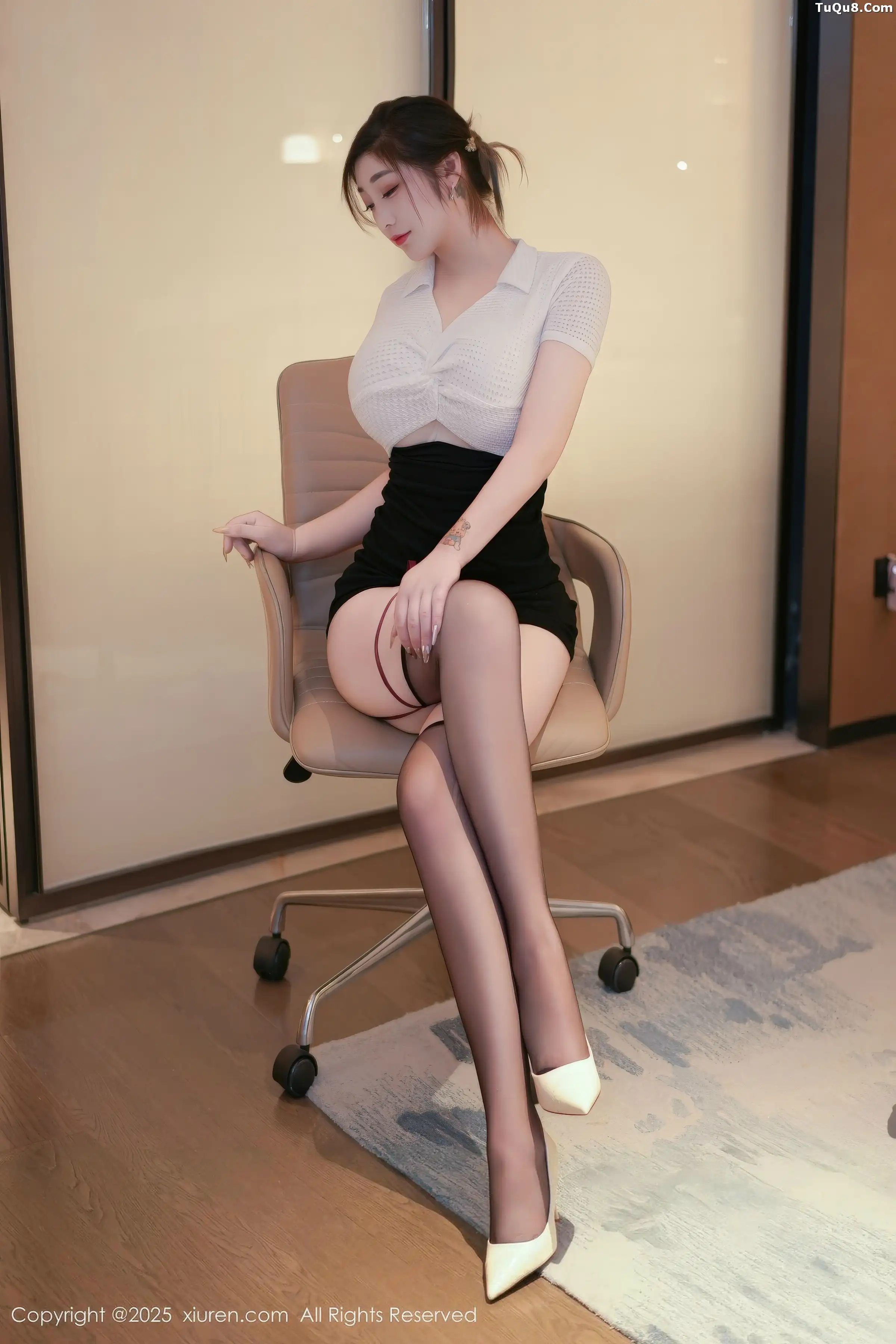 妲己_Toxic性感黑色包臀短裙配黑丝吊袜秀丰满身材绝美写真 第 1 张