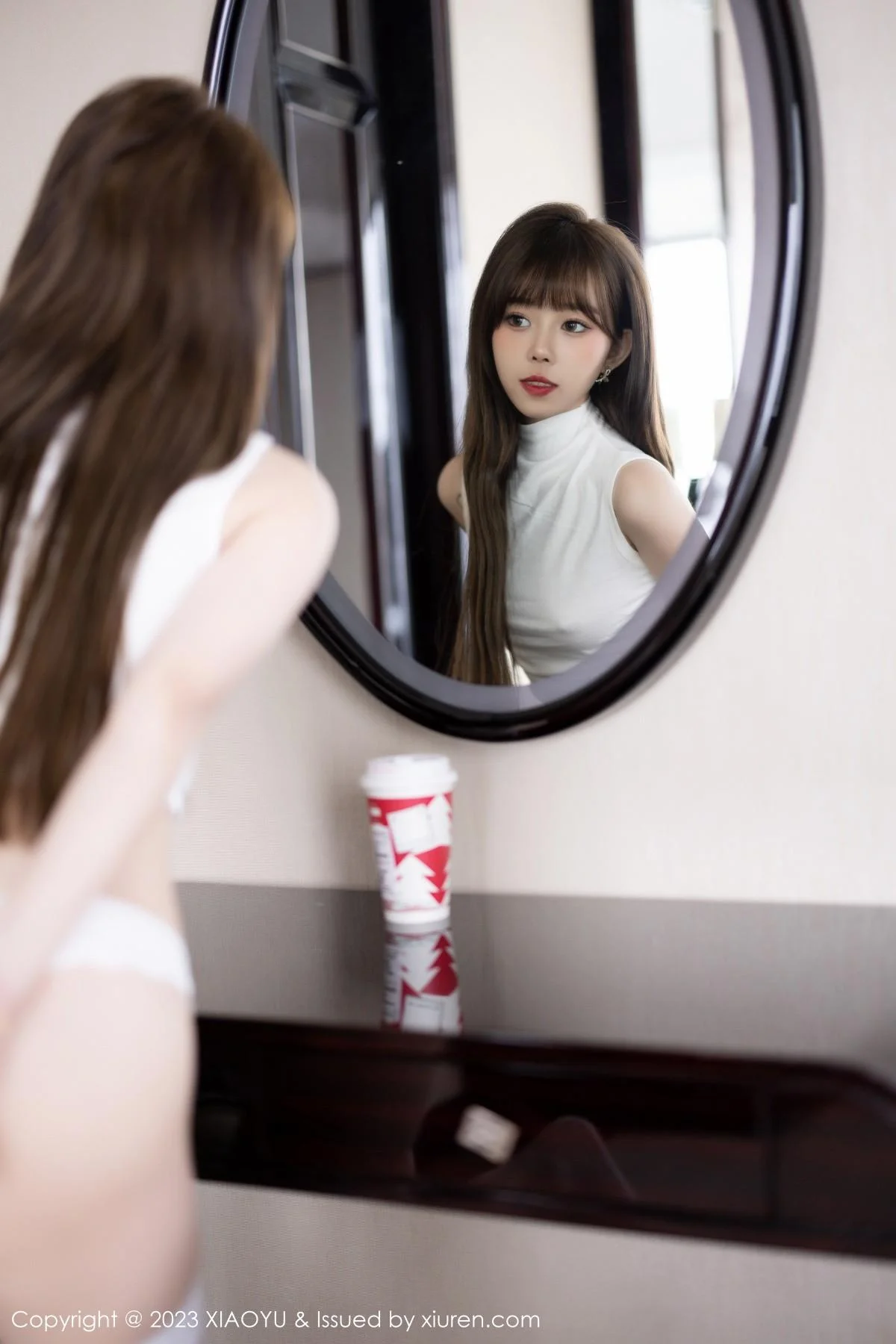 奶瓶性感白色轻透收身上衣配蓝色短裙秀曼妙身姿迷人写真 第 125 张