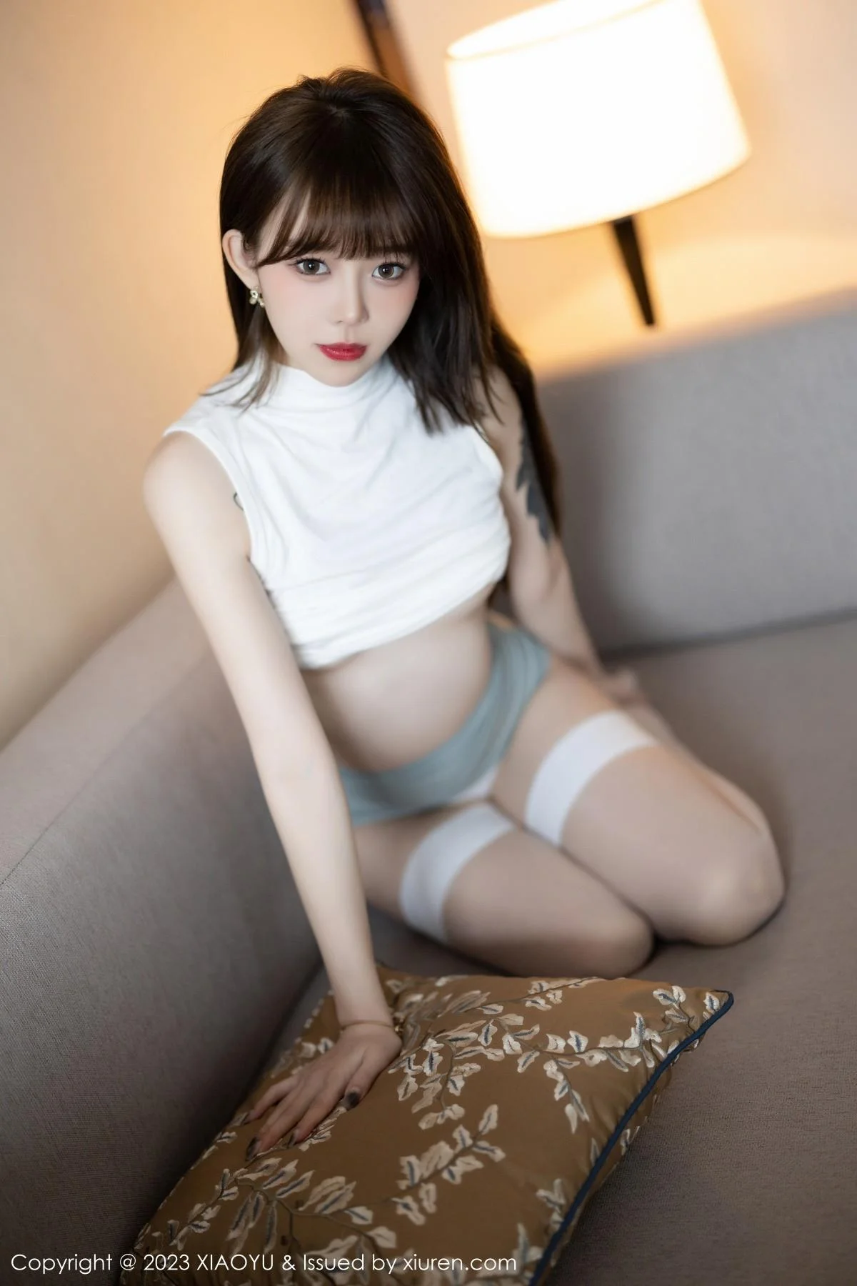 奶瓶性感白色轻透收身上衣配蓝色短裙秀曼妙身姿迷人写真 第 93 张