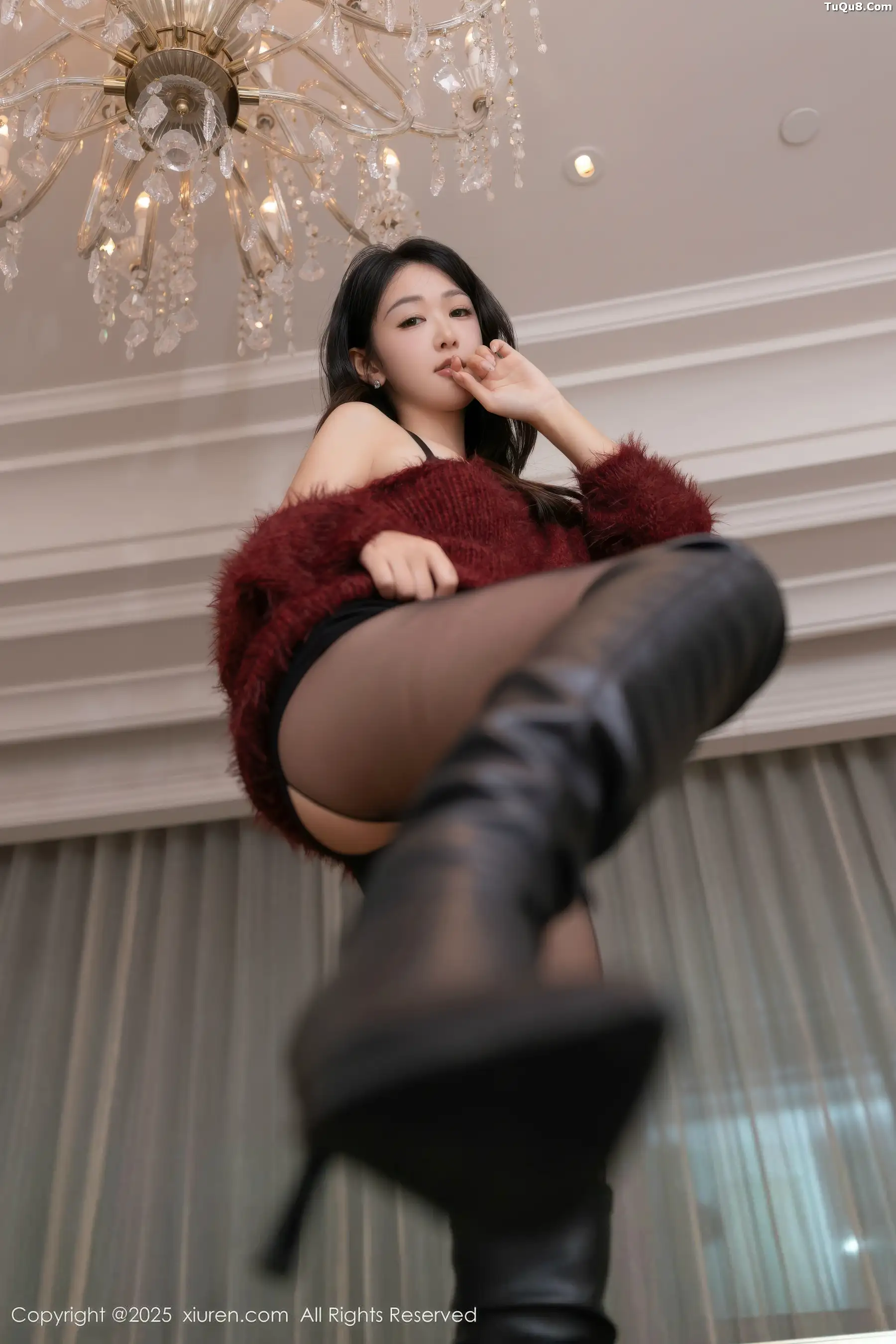 唐安琪性感红色毛衣露黑色内衣配开档黑丝秀曼妙身姿绝美写真 第 25 张