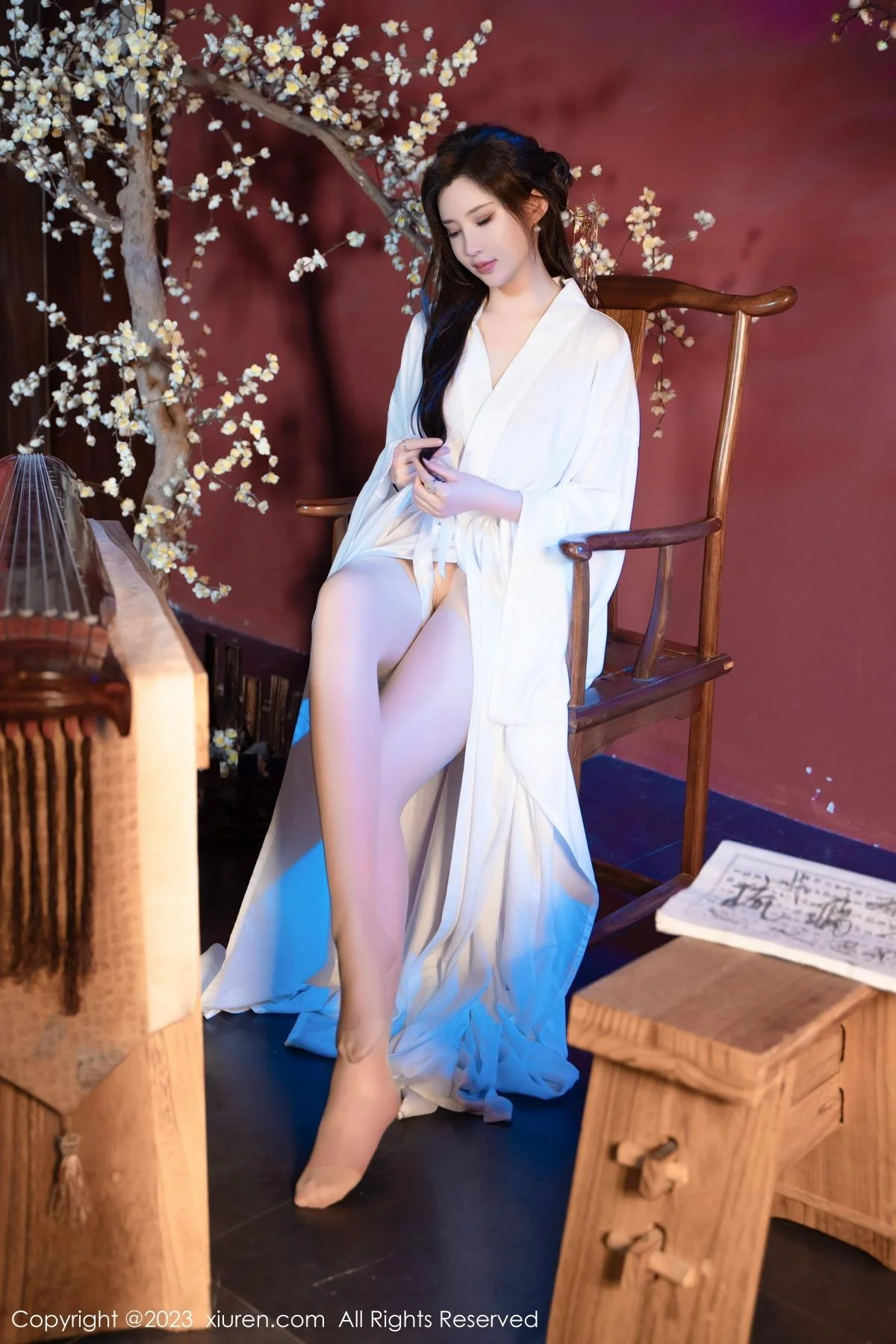 Carol周妍希性感白色汉服配超薄肉丝秀丰满身材绝美写真 第 12 张
