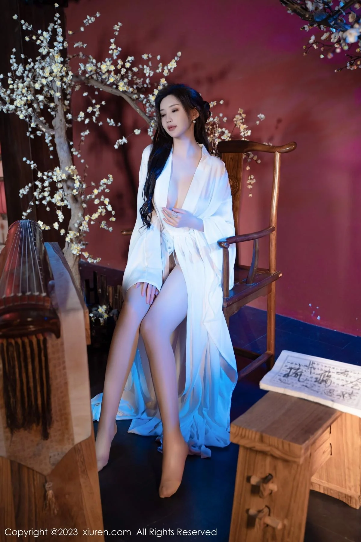 Carol周妍希性感白色汉服配超薄肉丝秀丰满身材绝美写真 第 17 张