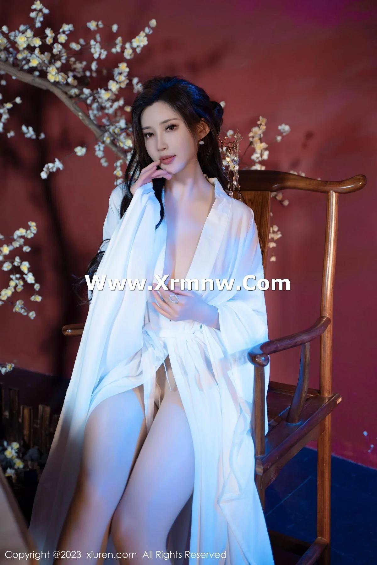 Carol周妍希性感白色汉服配超薄肉丝秀丰满身材绝美写真 第 18 张