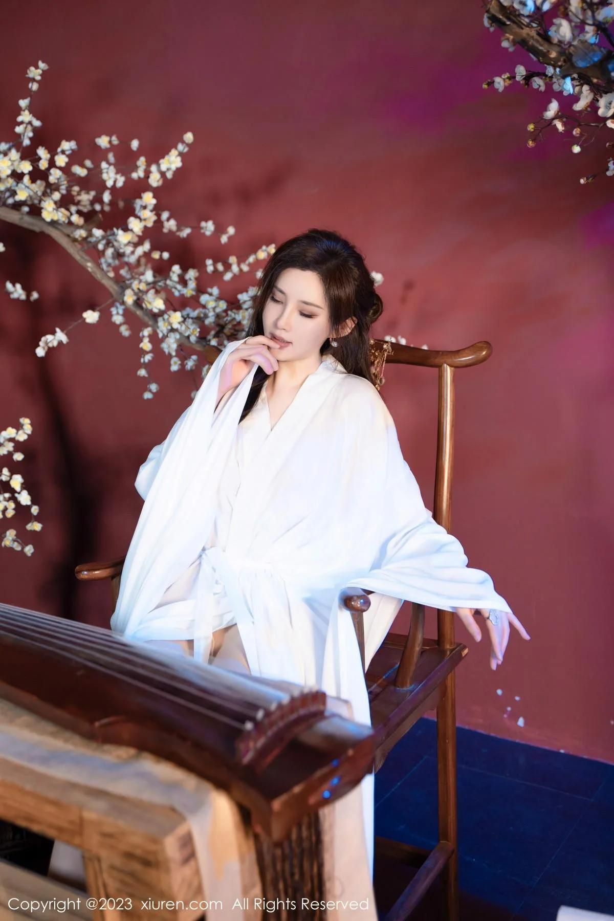 Carol周妍希性感白色汉服配超薄肉丝秀丰满身材绝美写真 第 9 张