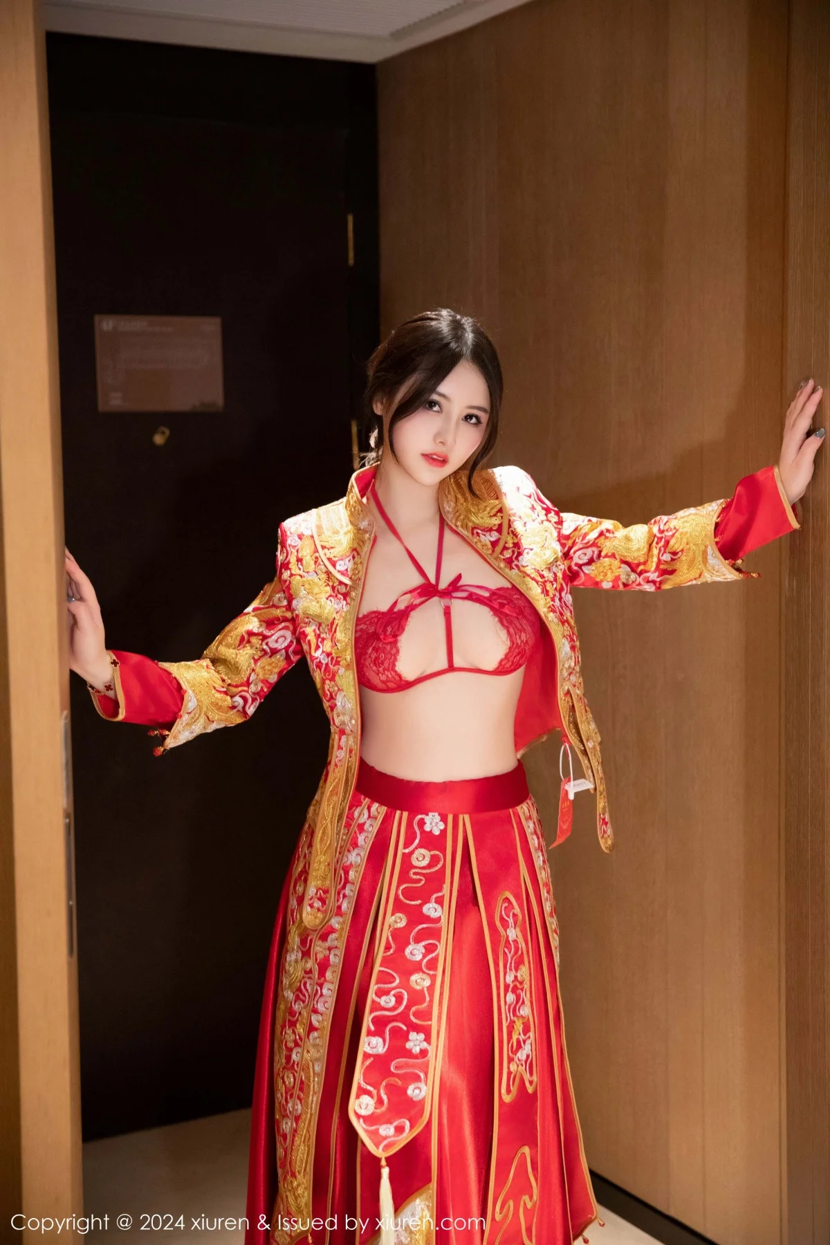 诗诗kiki性感红色新娘服饰露红色内衣秀惹火身材绝美写真 第 11 张