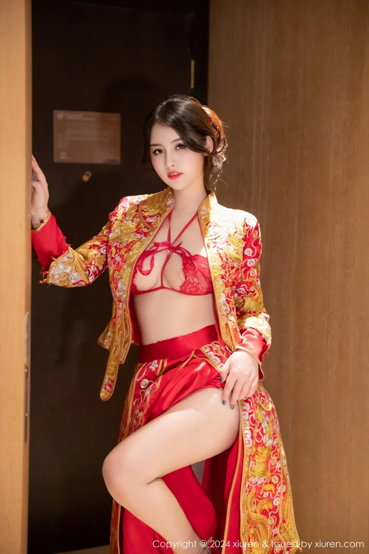 诗诗kiki性感红色新娘服饰露红色内衣秀惹火身材绝美写真 第 12 张