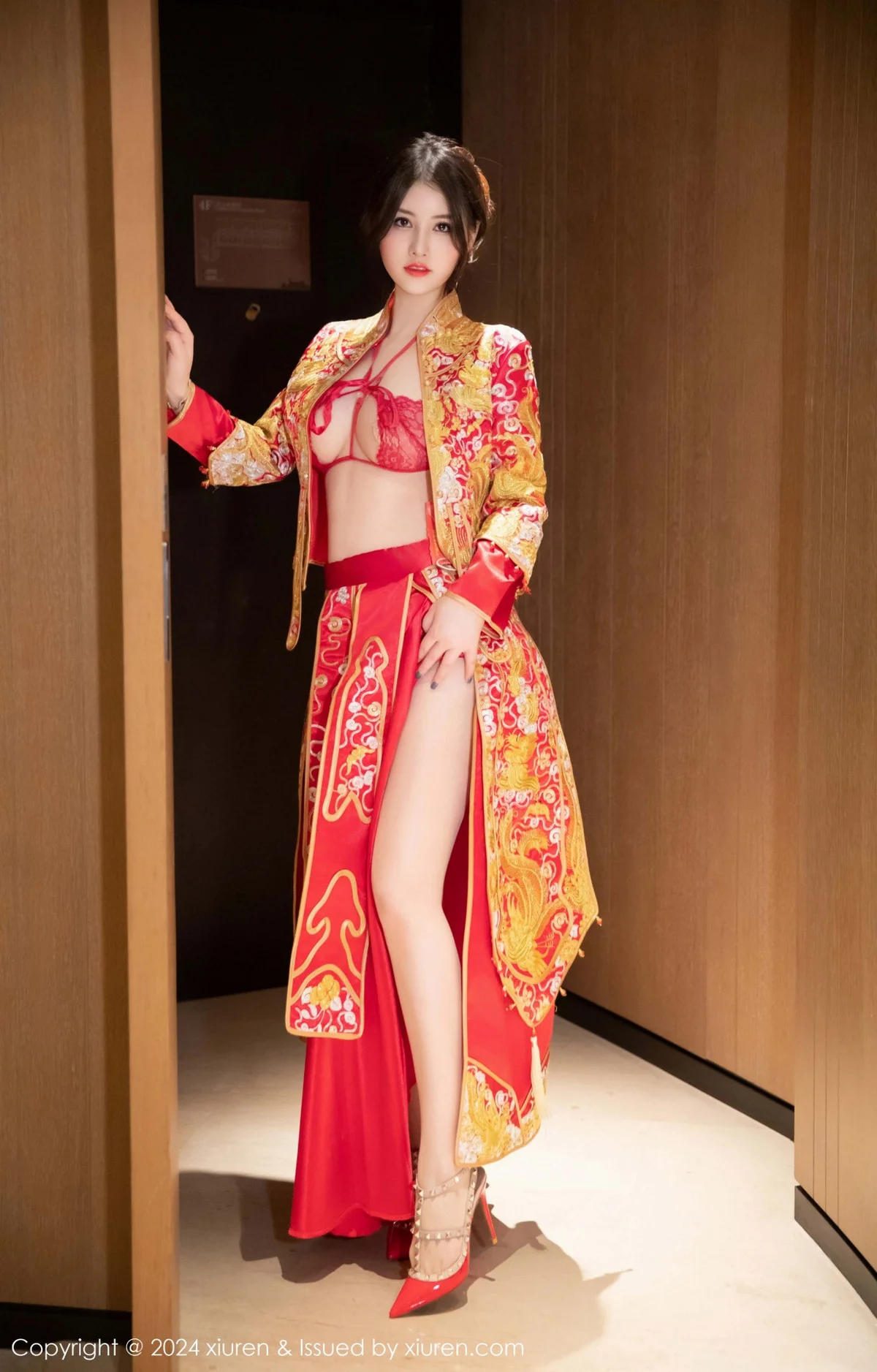 诗诗kiki性感红色新娘服饰露红色内衣秀惹火身材绝美写真 第 13 张