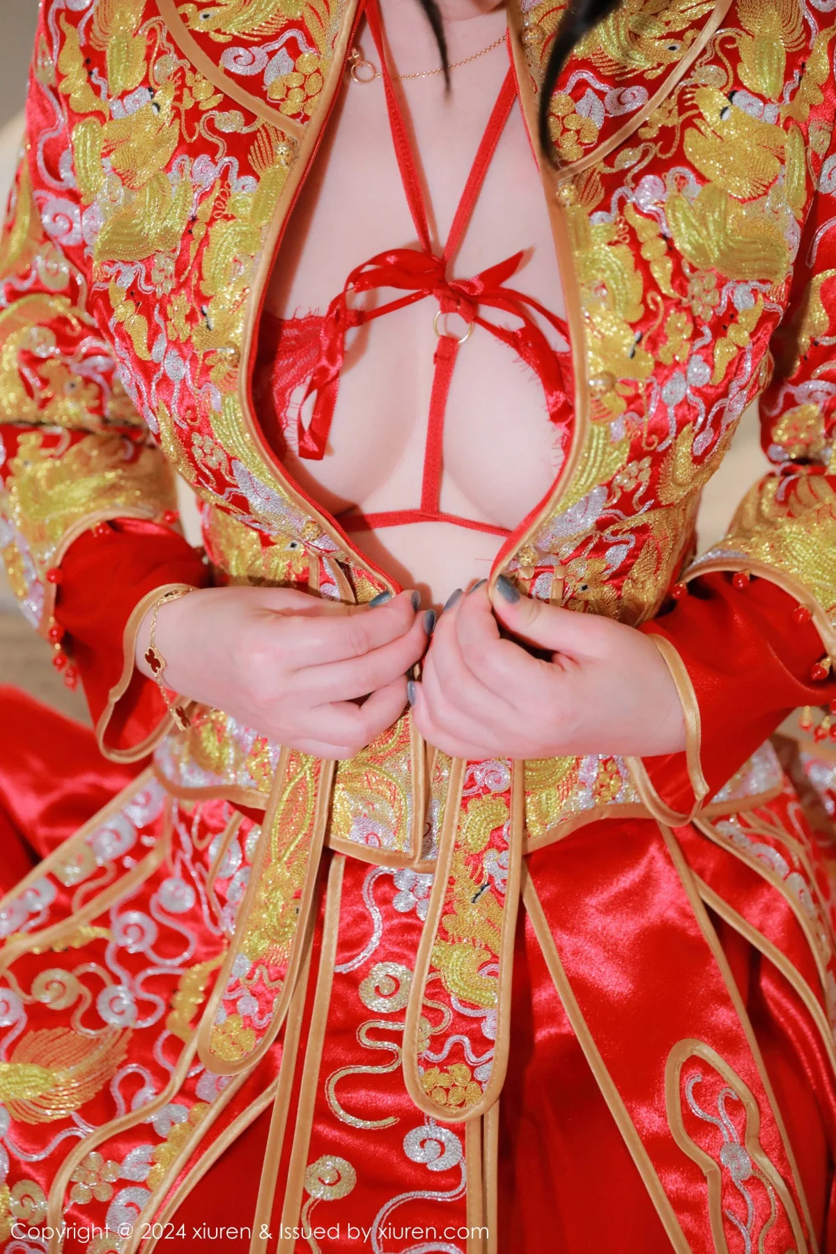 诗诗kiki性感红色新娘服饰露红色内衣秀惹火身材绝美写真 第 20 张