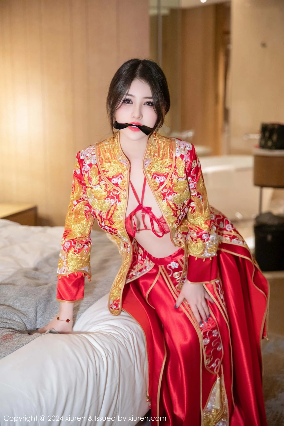 诗诗kiki性感红色新娘服饰露红色内衣秀惹火身材绝美写真 第 26 张